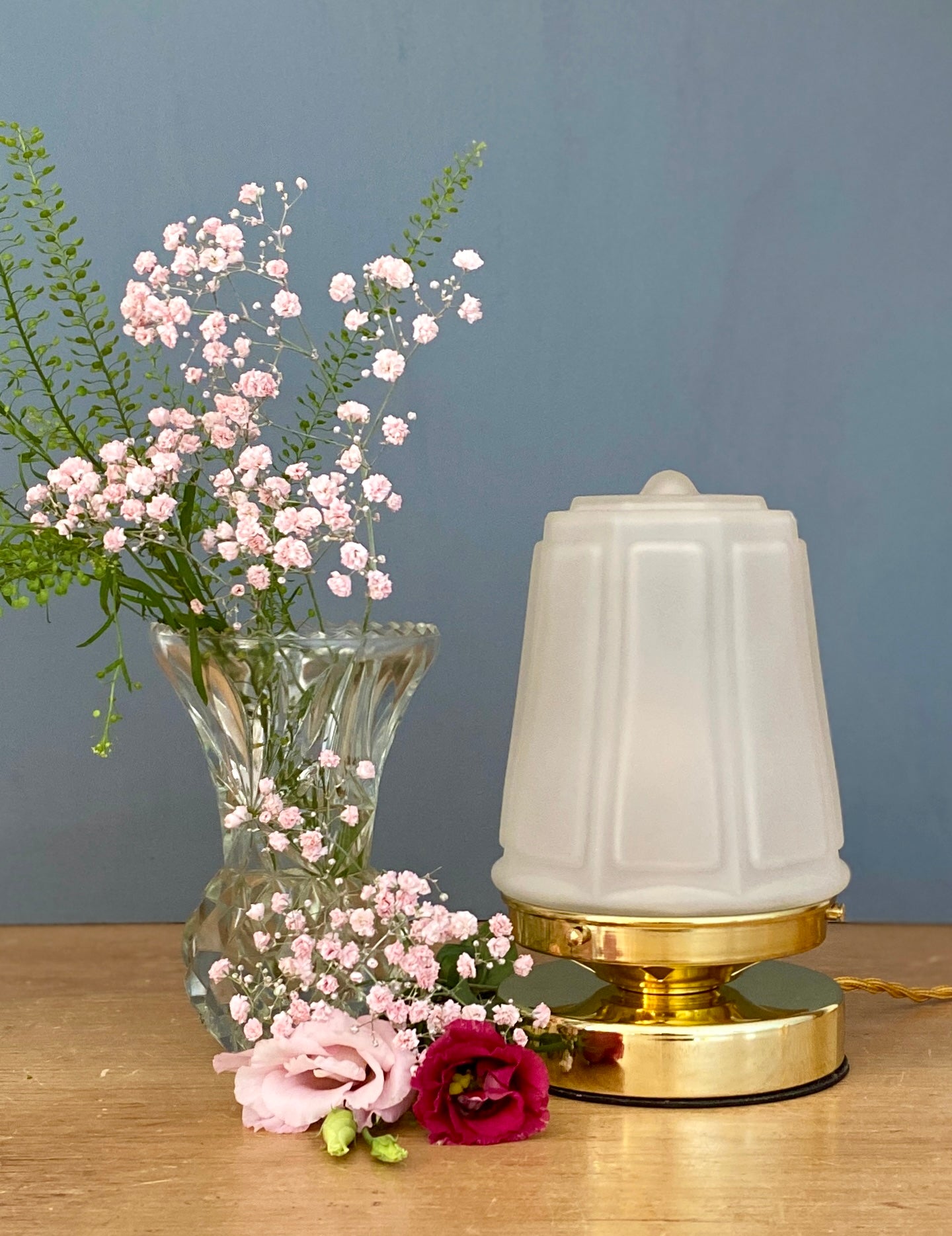 Lampe à poser globe vintage art déco en verre dépoli