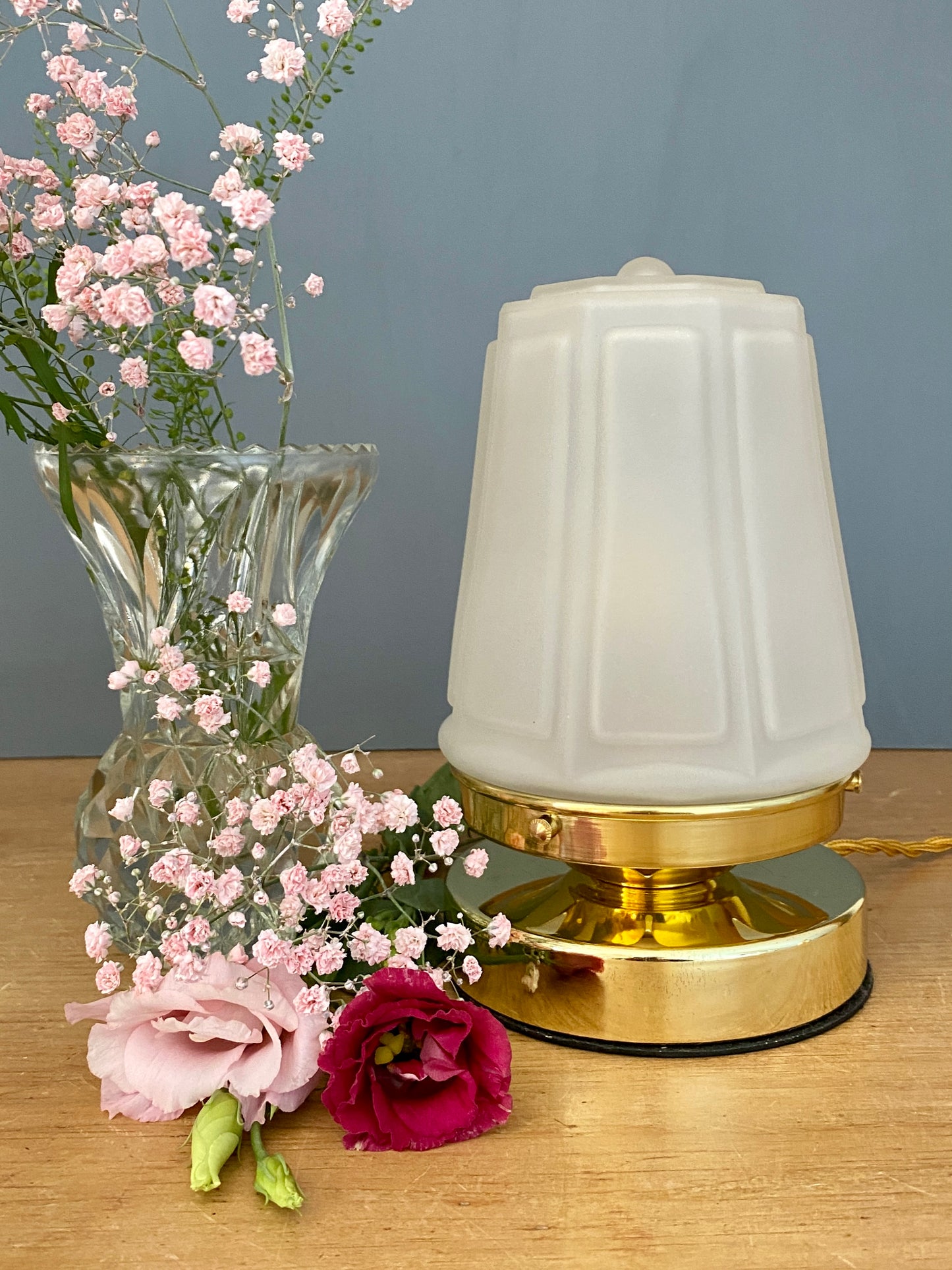 Lampe à poser globe vintage art déco en verre dépoli