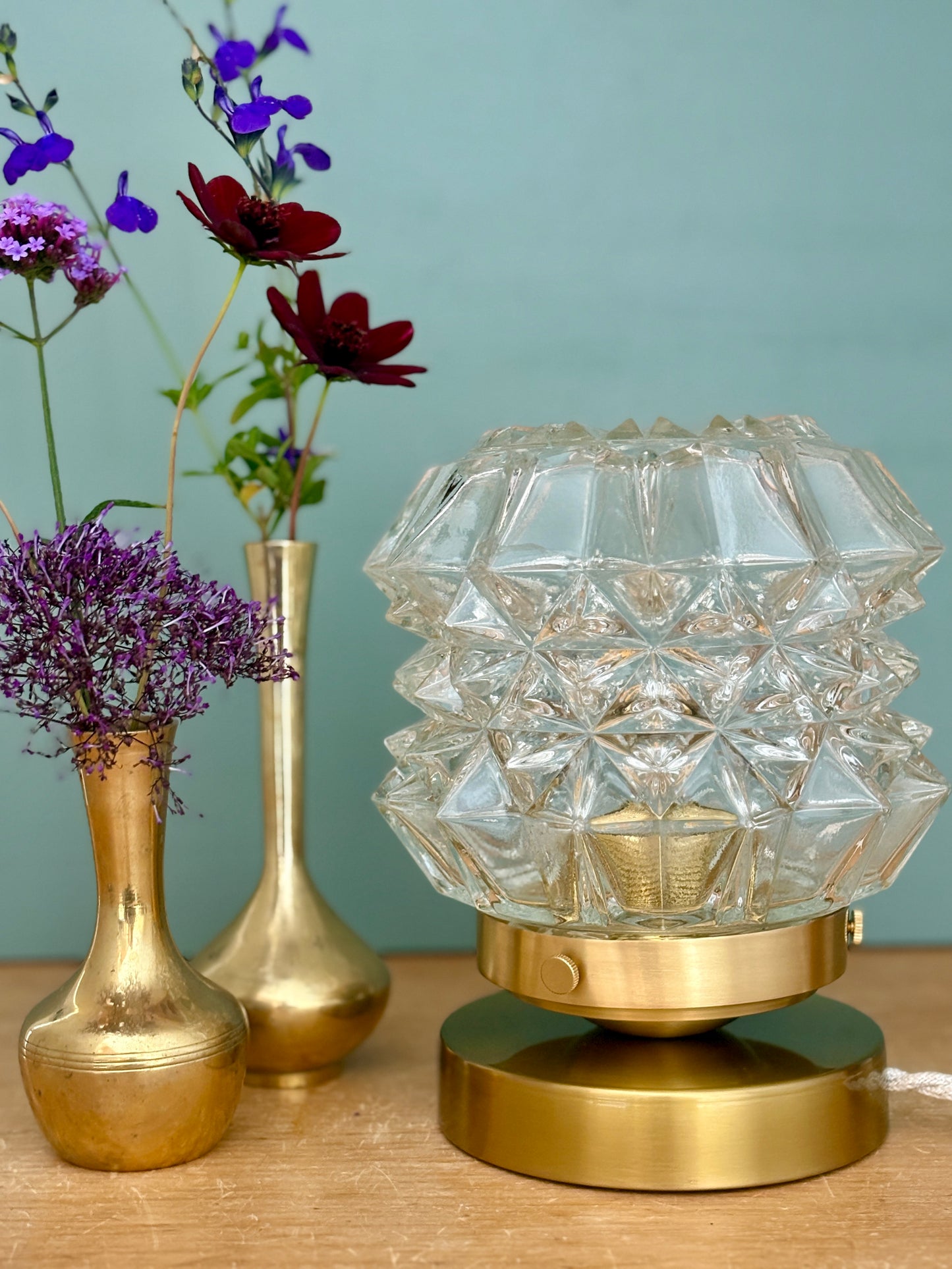 Lampe à poser globe vintage en verre moulé