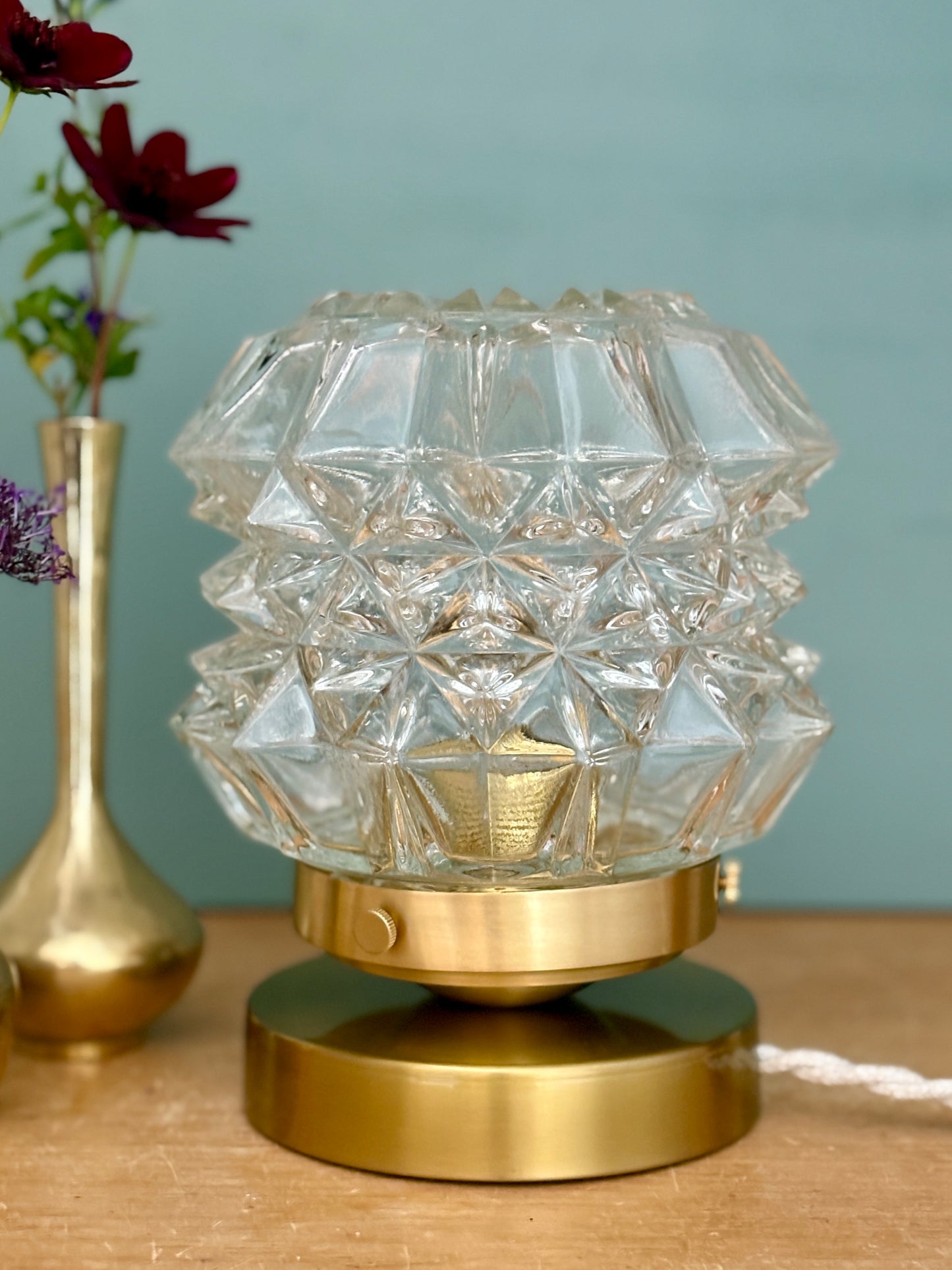 Lampe à poser globe vintage en verre moulé