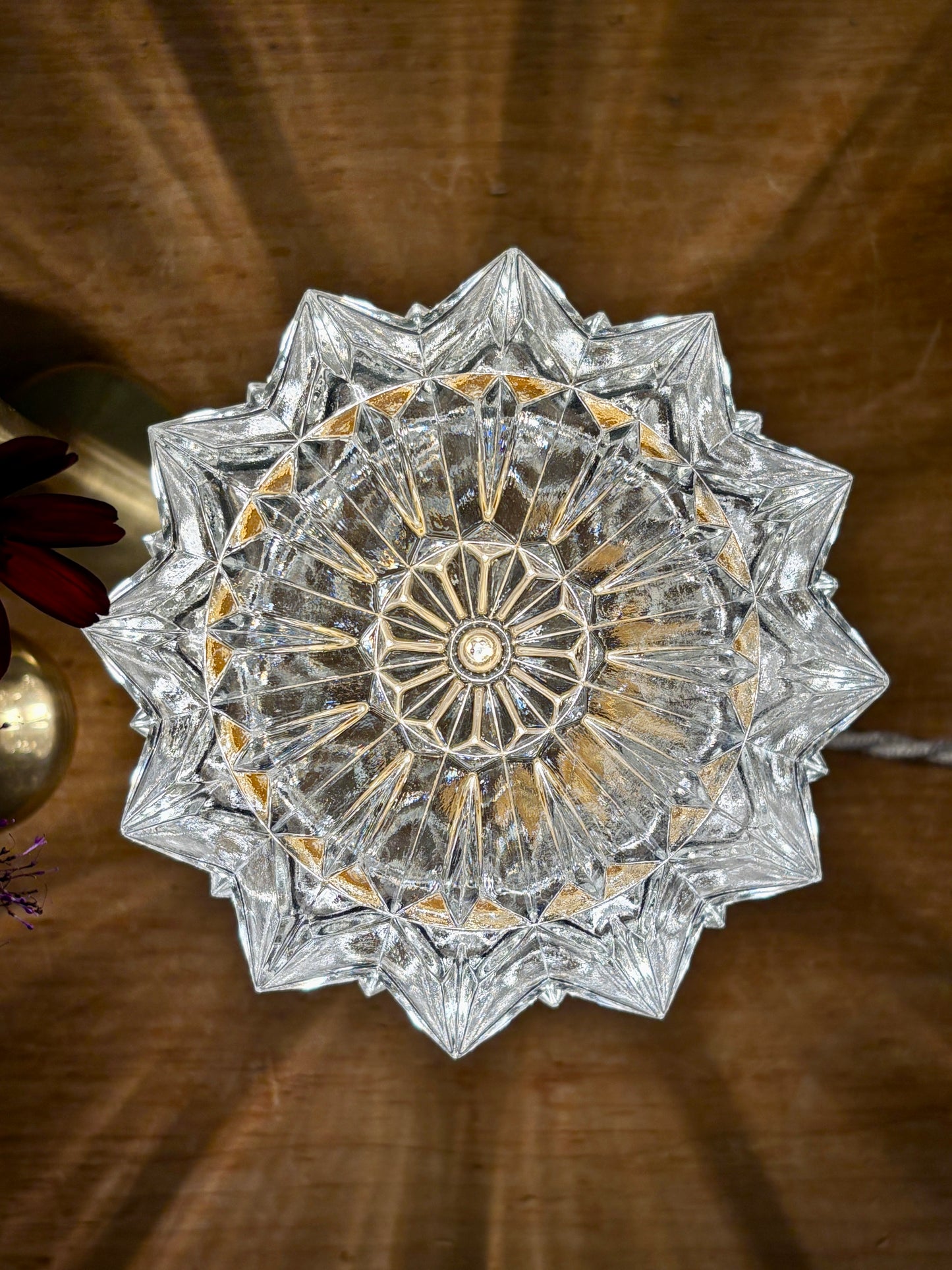 Lampe à poser globe vintage en verre moulé