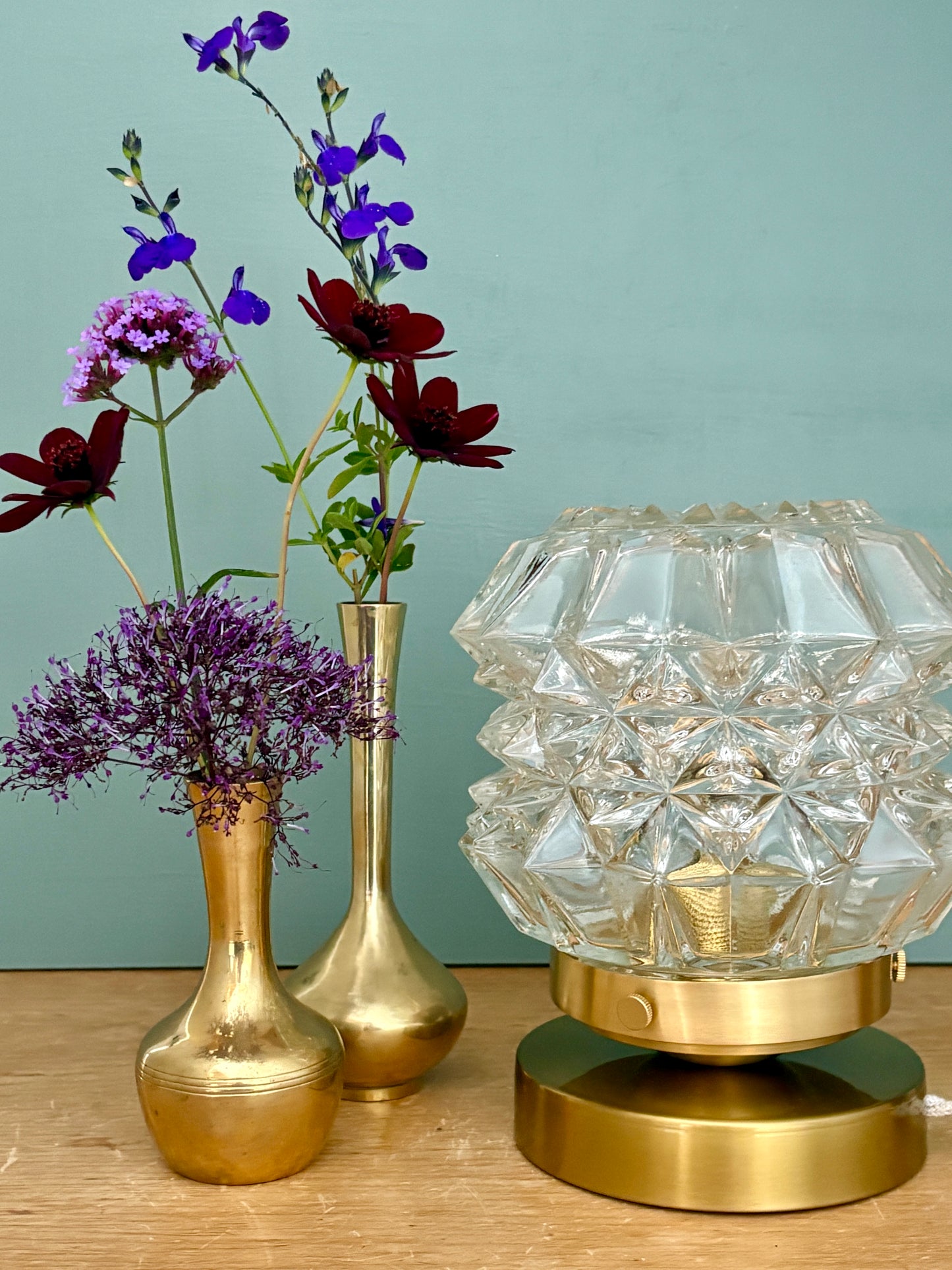 Lampe à poser globe vintage en verre moulé