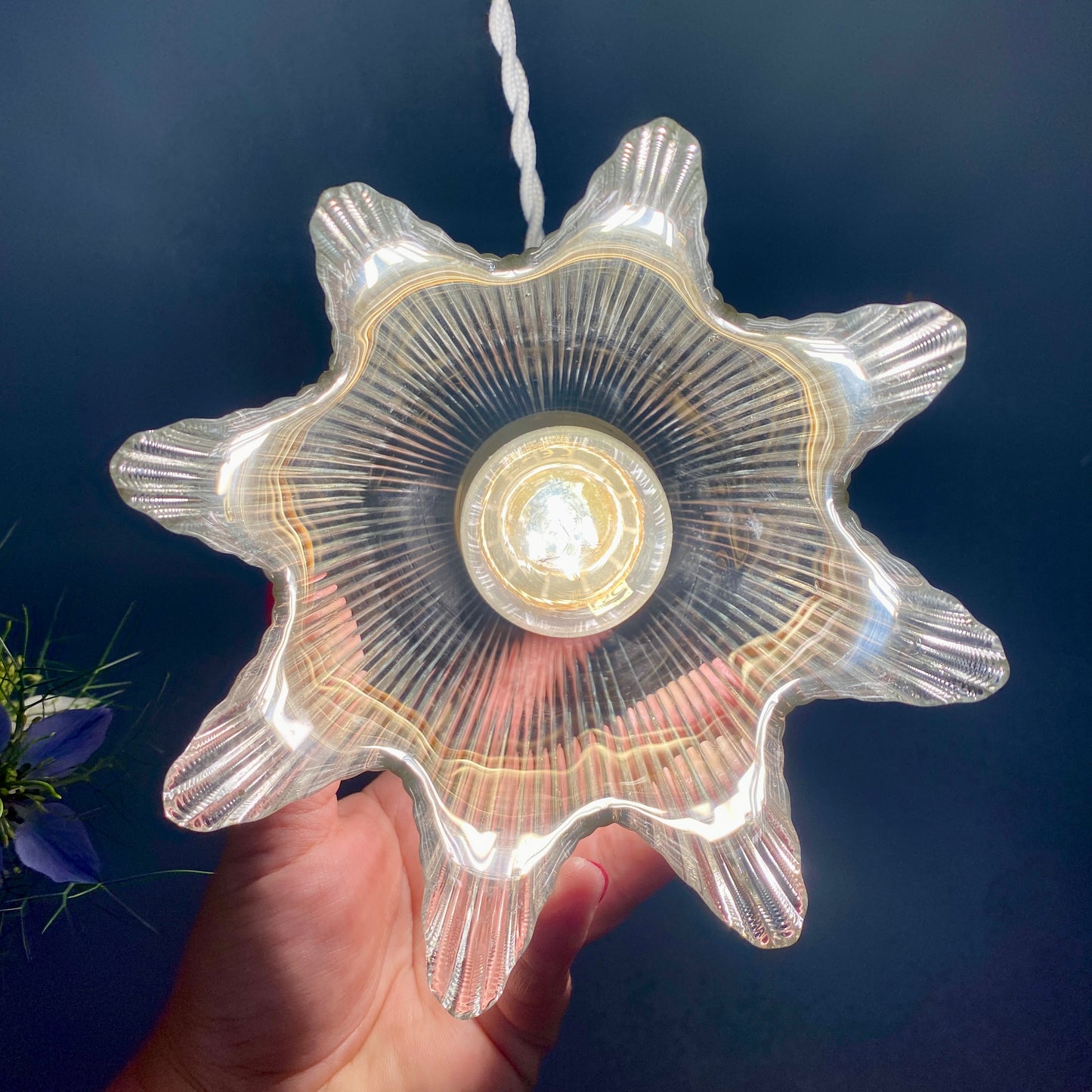 Suspension tulipe fleur vintage en verre strié