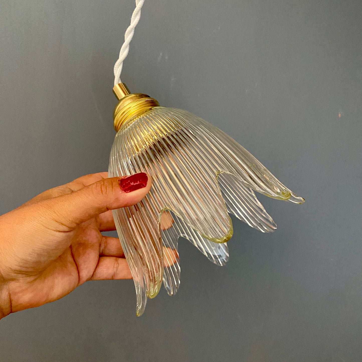 Suspension tulipe fleur vintage en verre strié