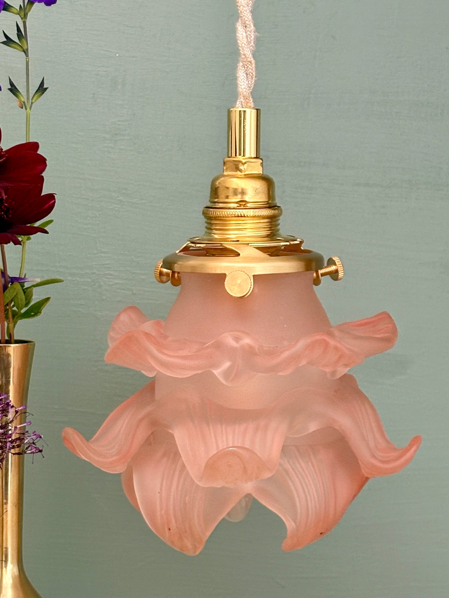 Suspension tulipe vintage en verre dépoli rose en forme de fleur