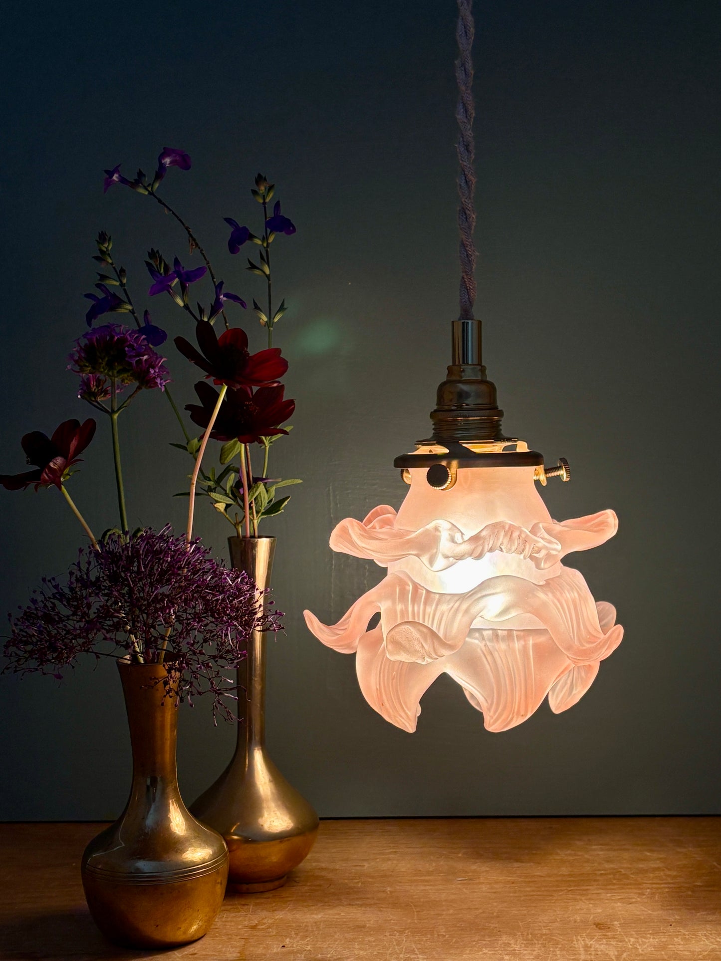 Suspension tulipe vintage en verre dépoli rose en forme de fleur