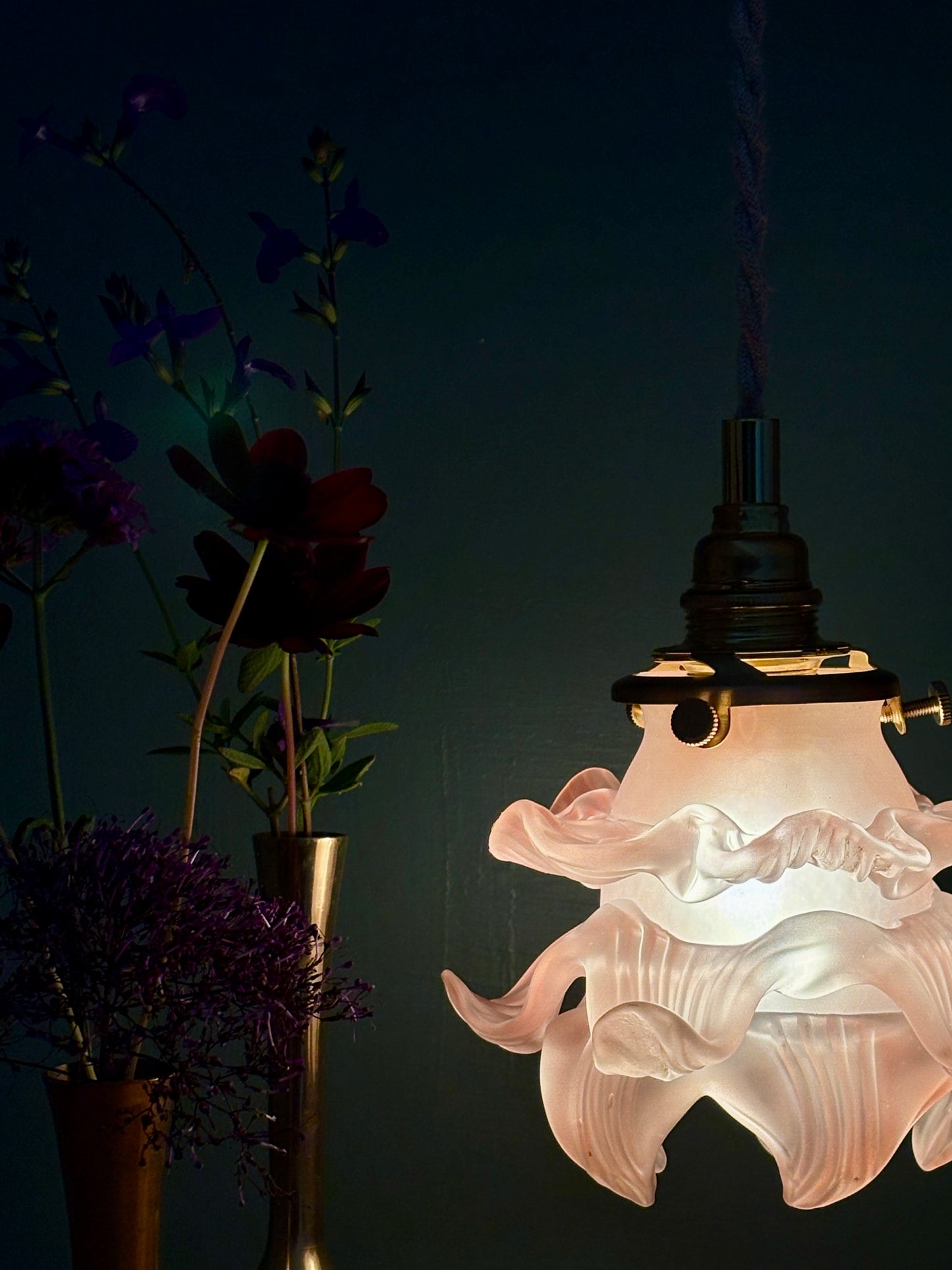 Suspension tulipe vintage en verre dépoli rose en forme de fleur