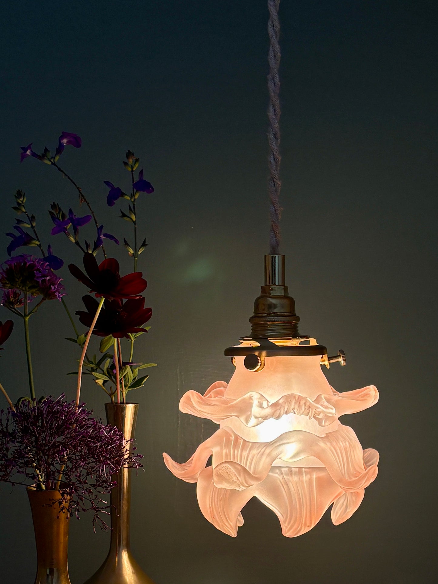 Suspension tulipe vintage en verre dépoli rose en forme de fleur