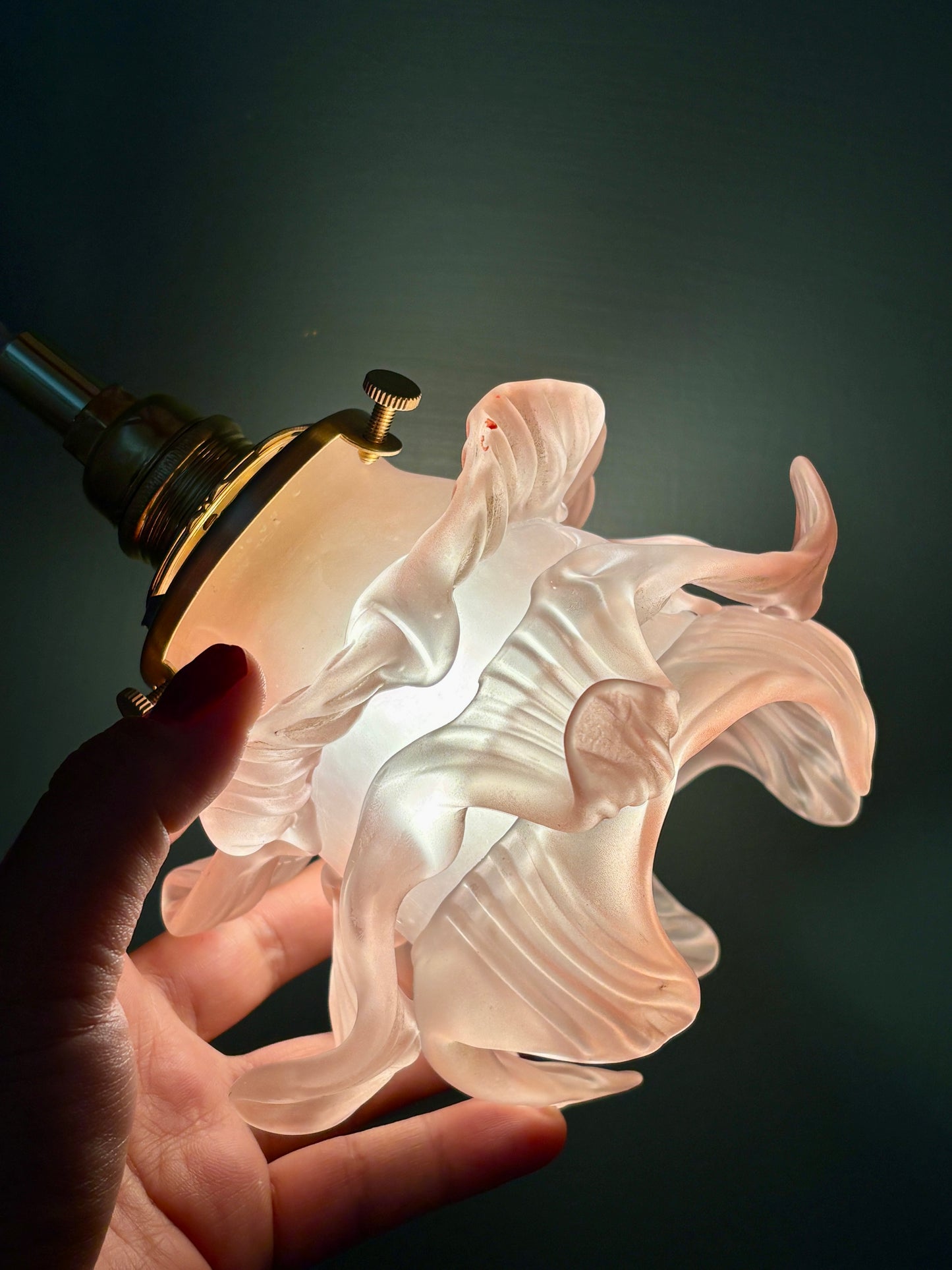 Suspension tulipe vintage en verre dépoli rose en forme de fleur