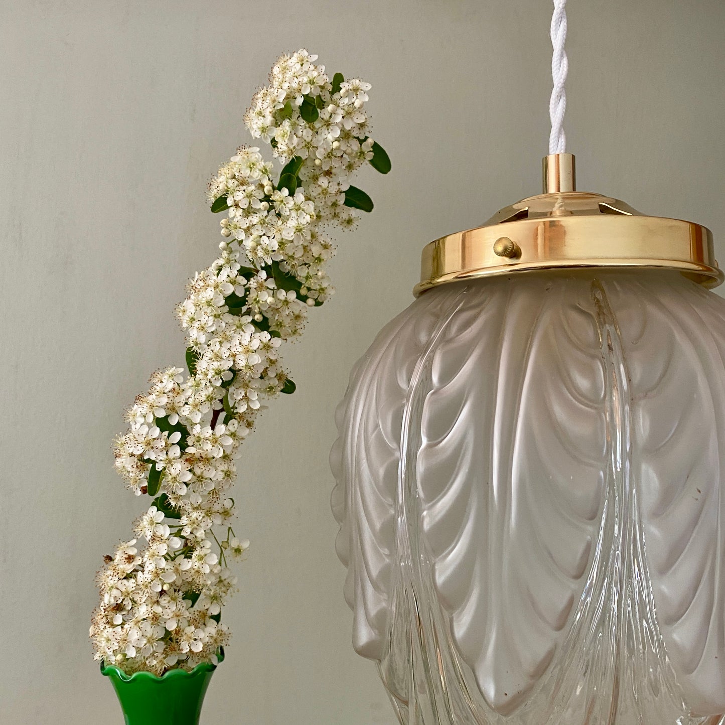 Suspension globe vintage art déco en verre dépoli et transparent