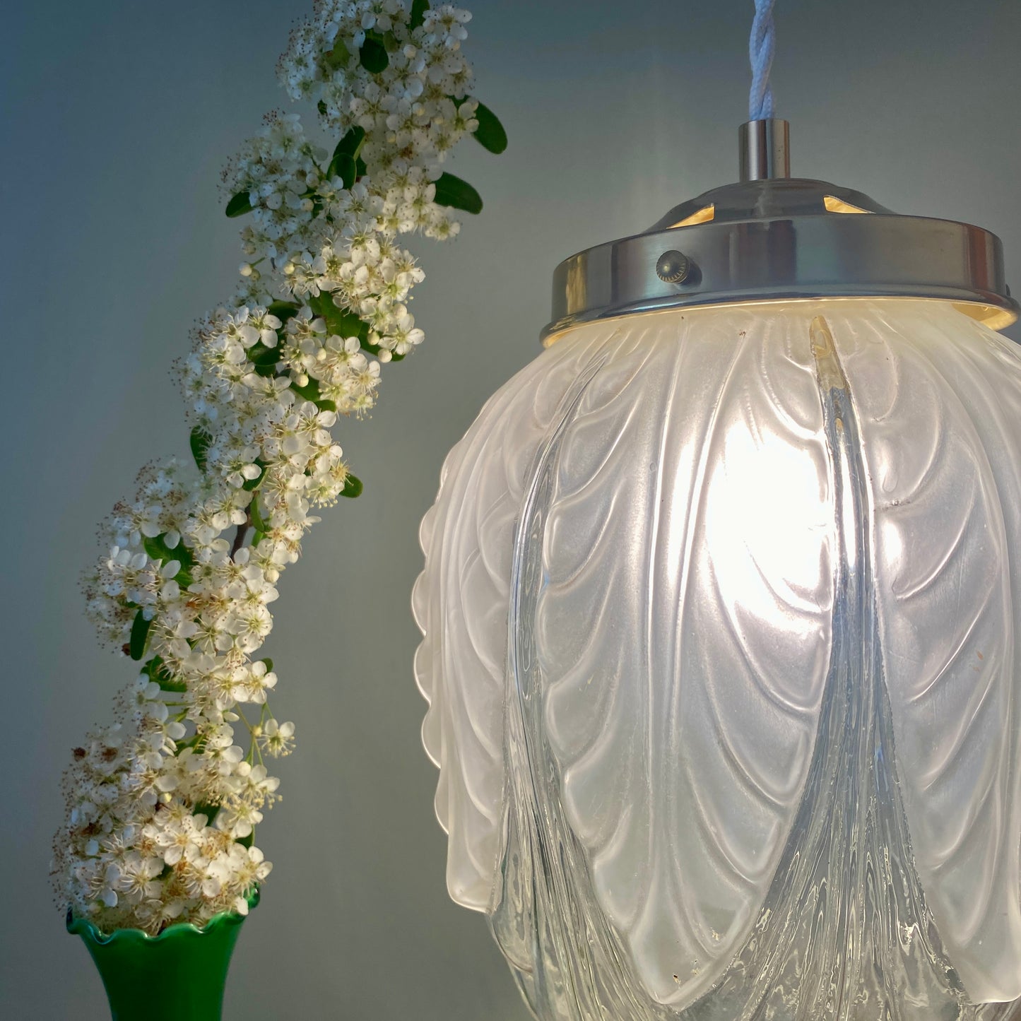 Suspension globe vintage art déco en verre dépoli et transparent