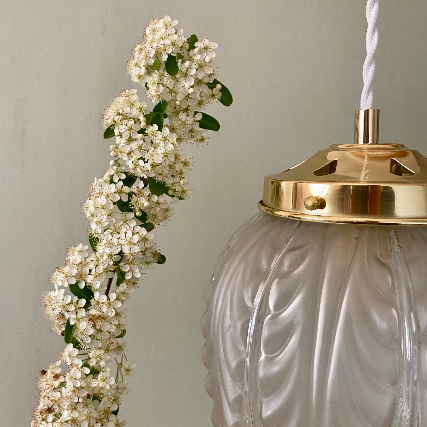 Suspension globe vintage art déco en verre dépoli et transparent