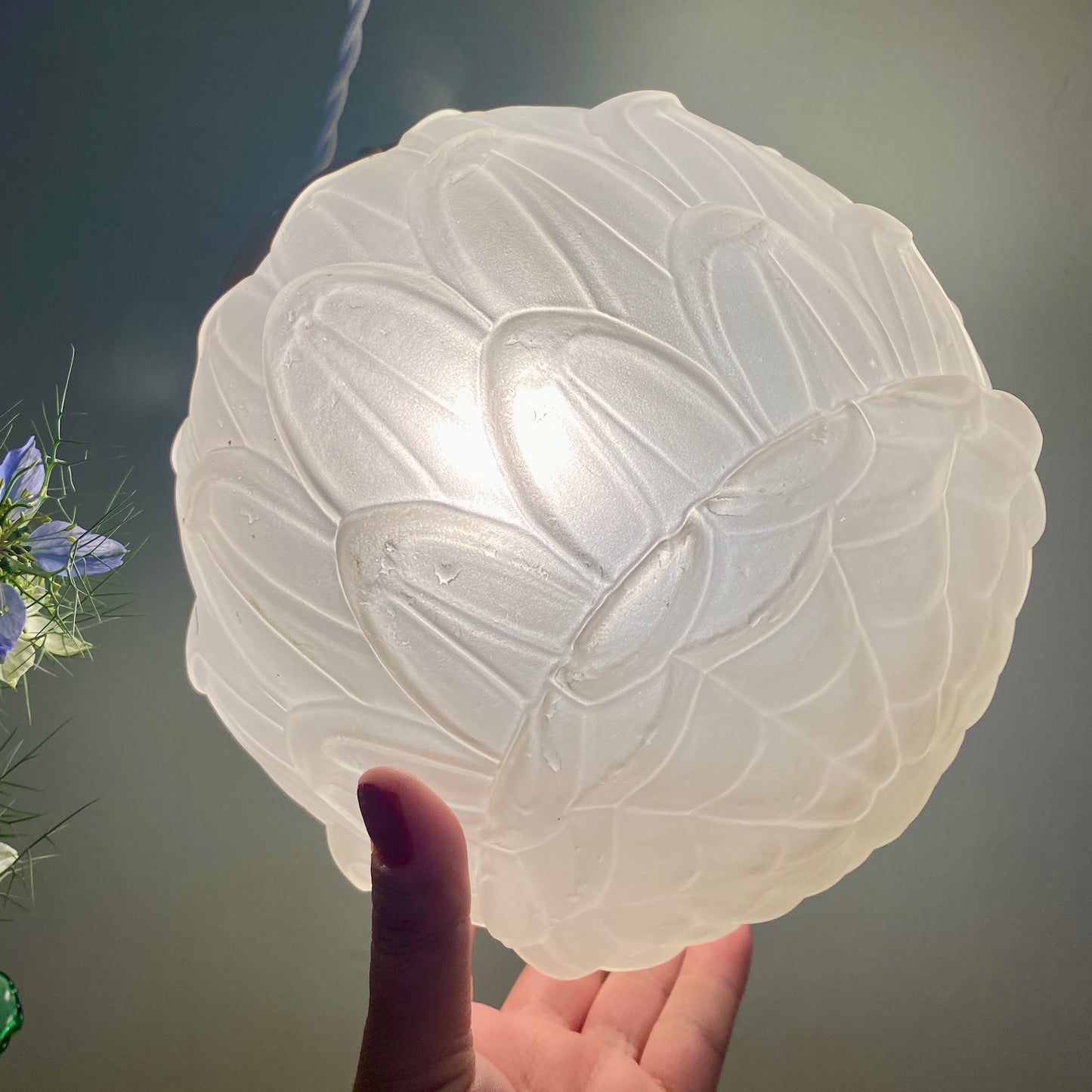 Suspension globe vintage art déco en verre dépoli