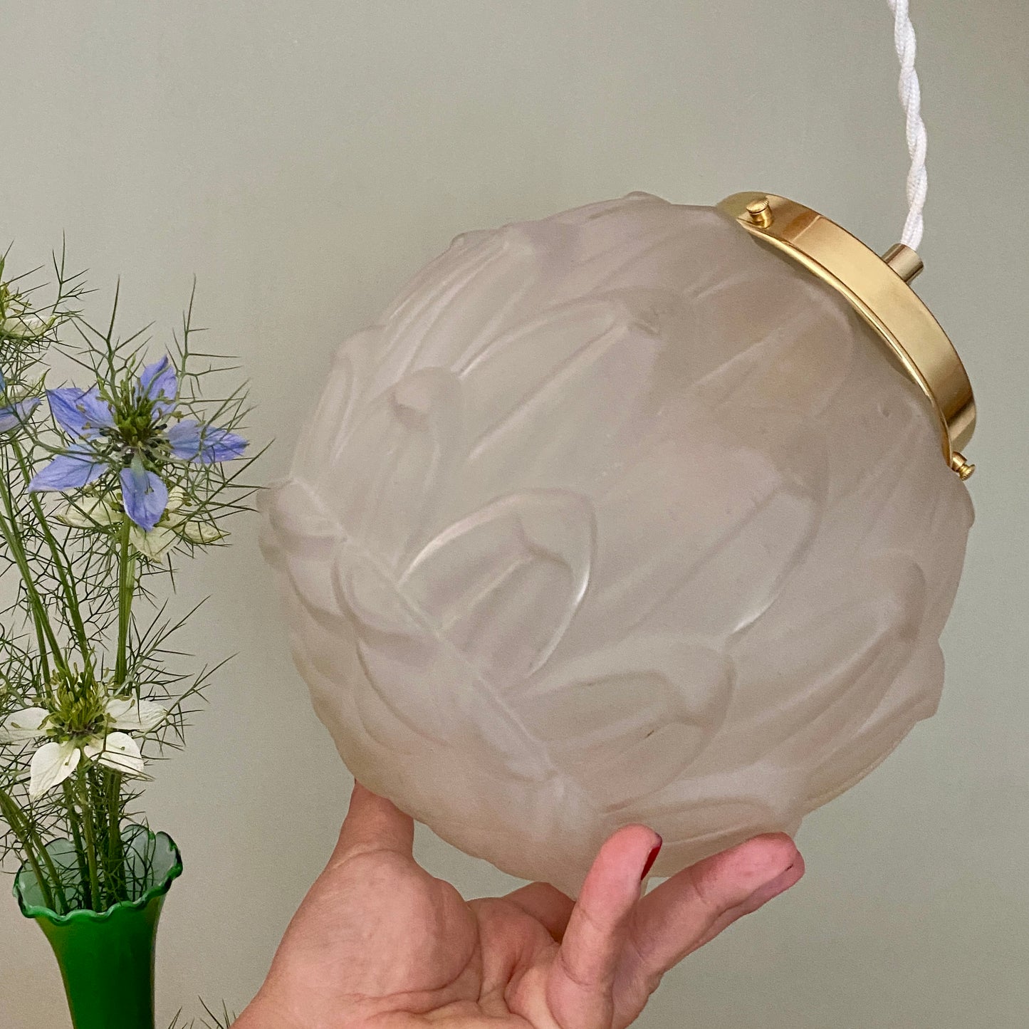 Suspension globe vintage art déco en verre dépoli