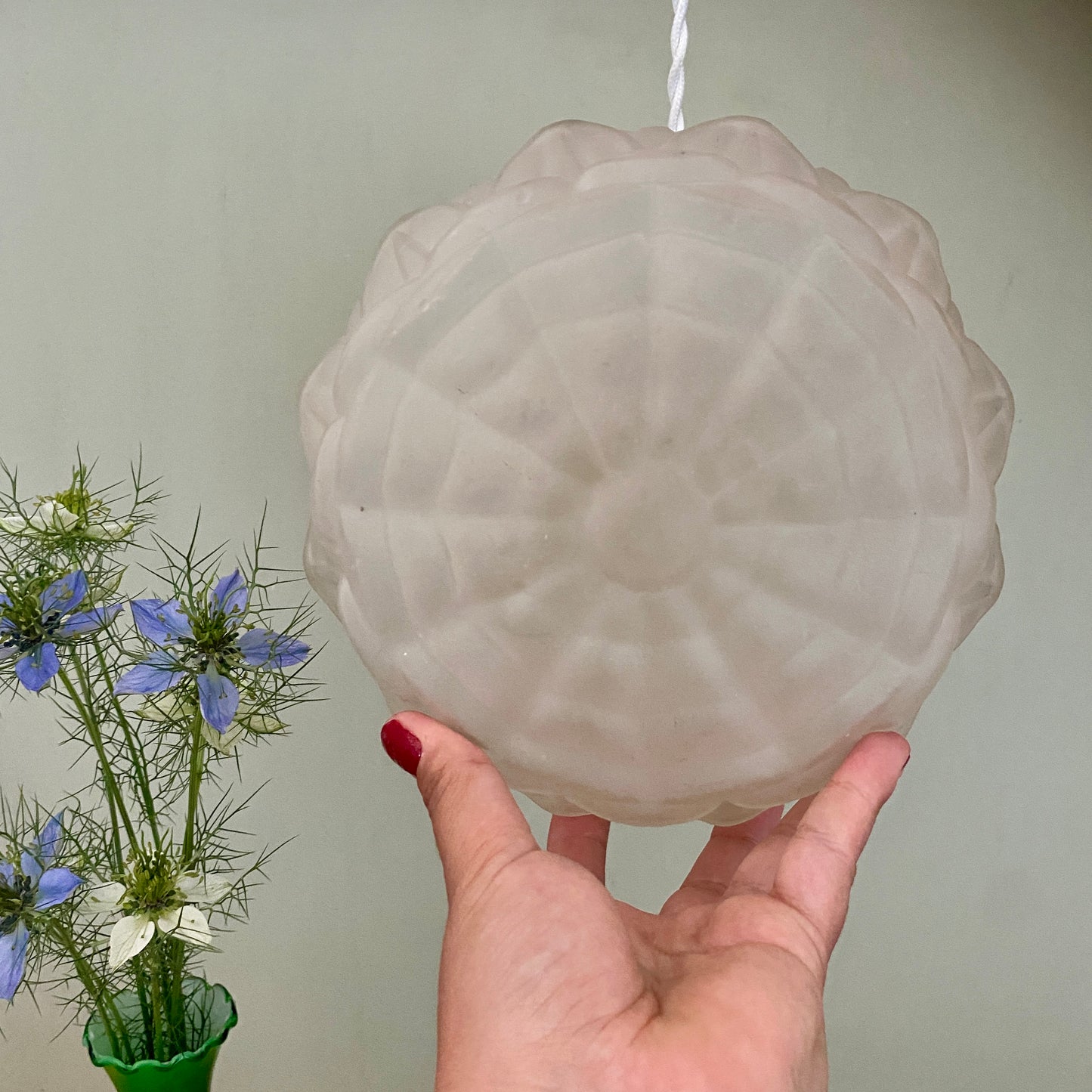 Suspension globe vintage art déco en verre dépoli