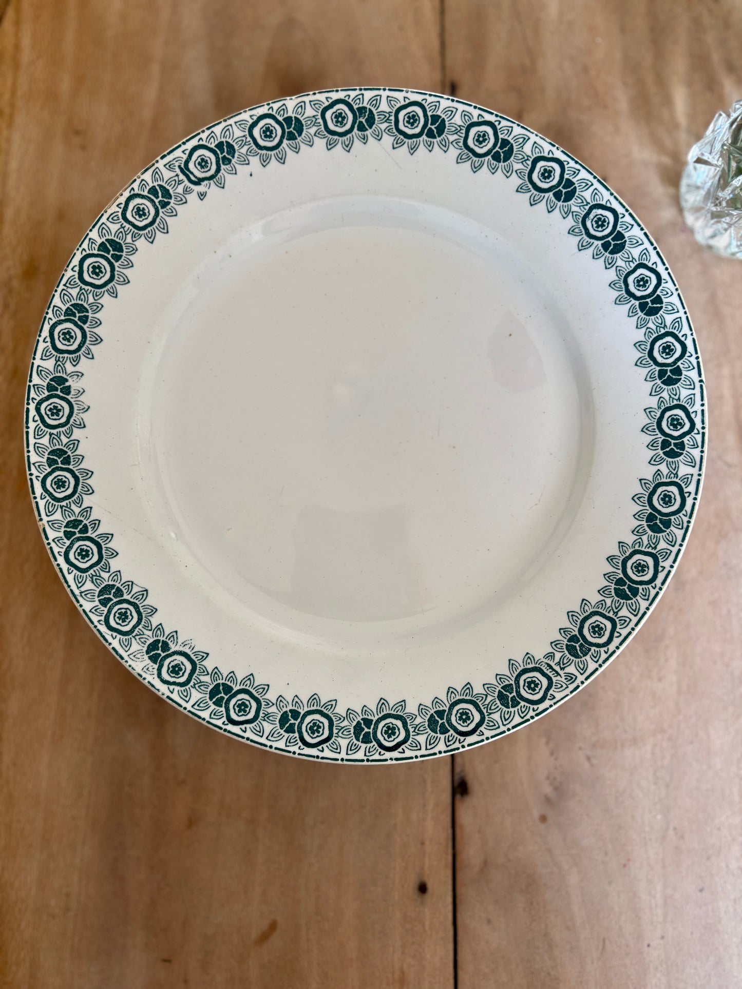 Compotier - assiette à pied en terre de fer modèle Iberia de Saint Amand