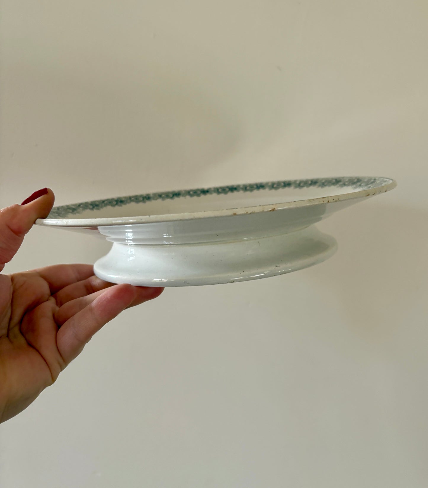 Compotier - assiette à pied en terre de fer modèle Iberia de Saint Amand