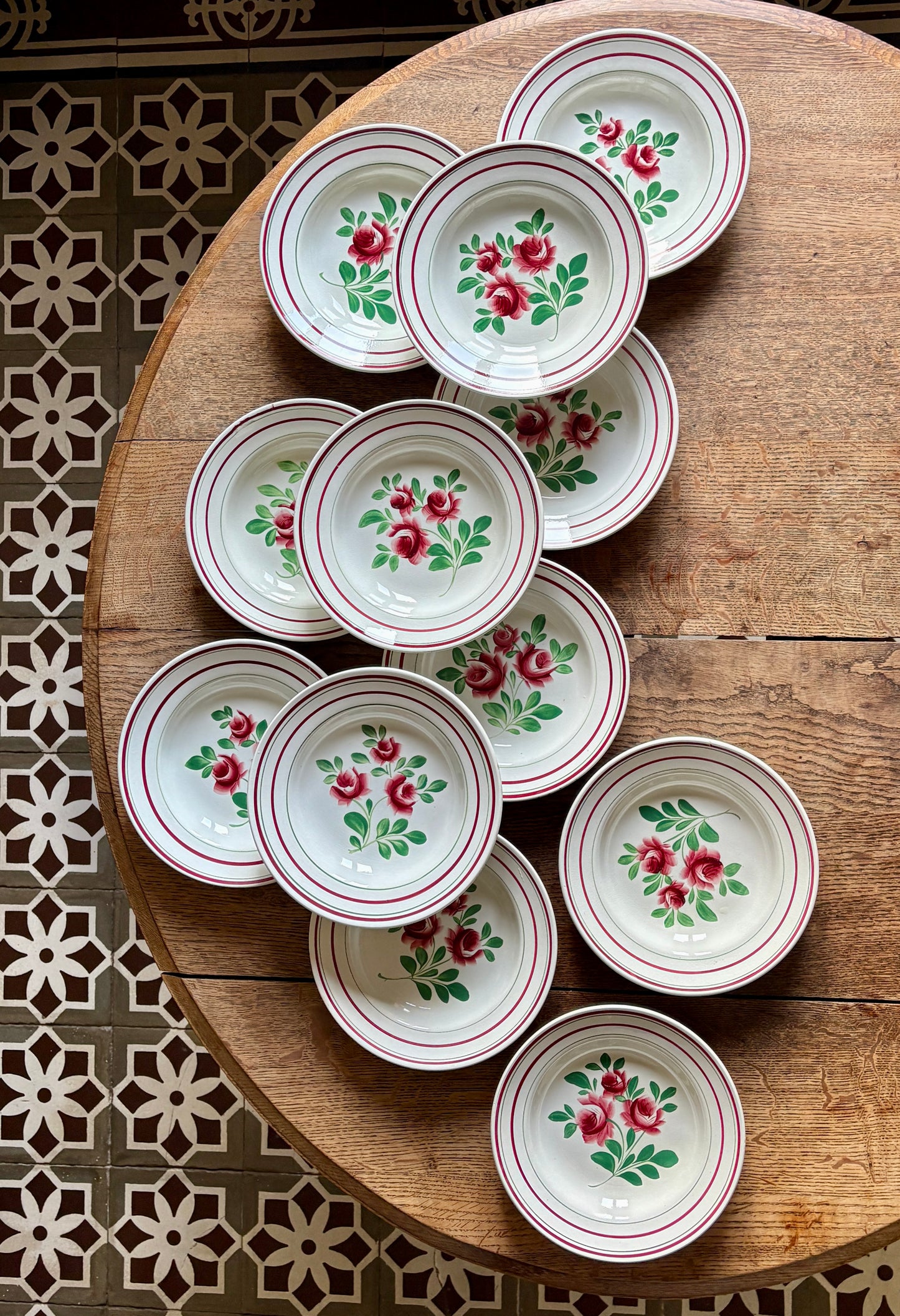 Lot de 12 assiettes creuses vintage - Les Roses -