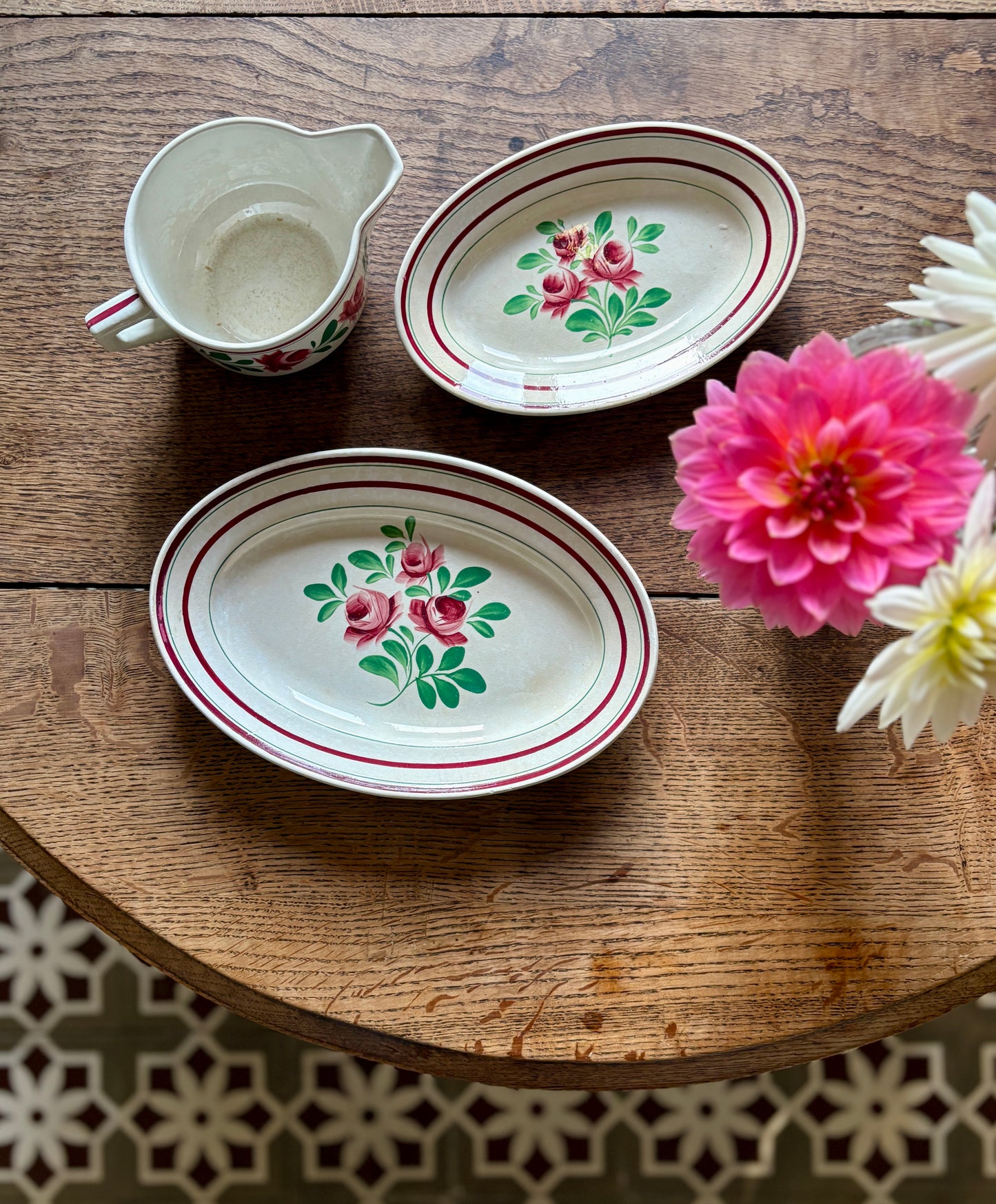 Lot de vaisselles Les Roses - 2 raviers et une saucière -