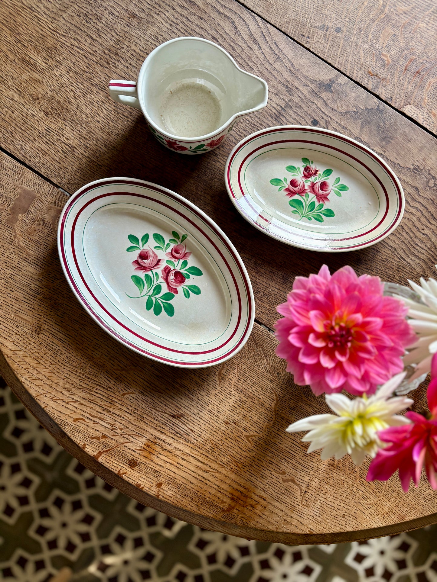 Lot de vaisselles Les Roses - 2 raviers et une saucière -