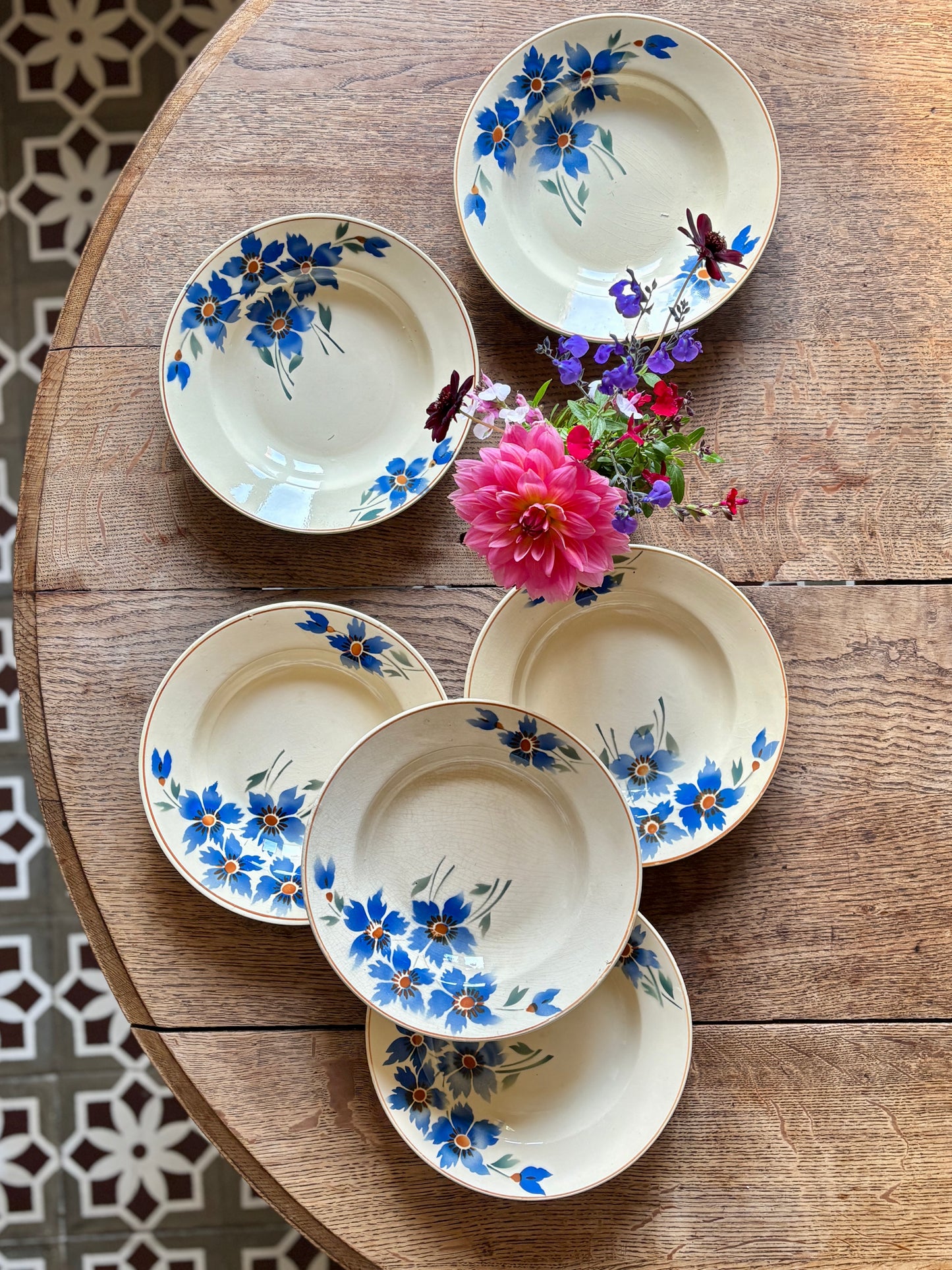 Lot de 6 assiettes creuses anciennes décors de bleuets