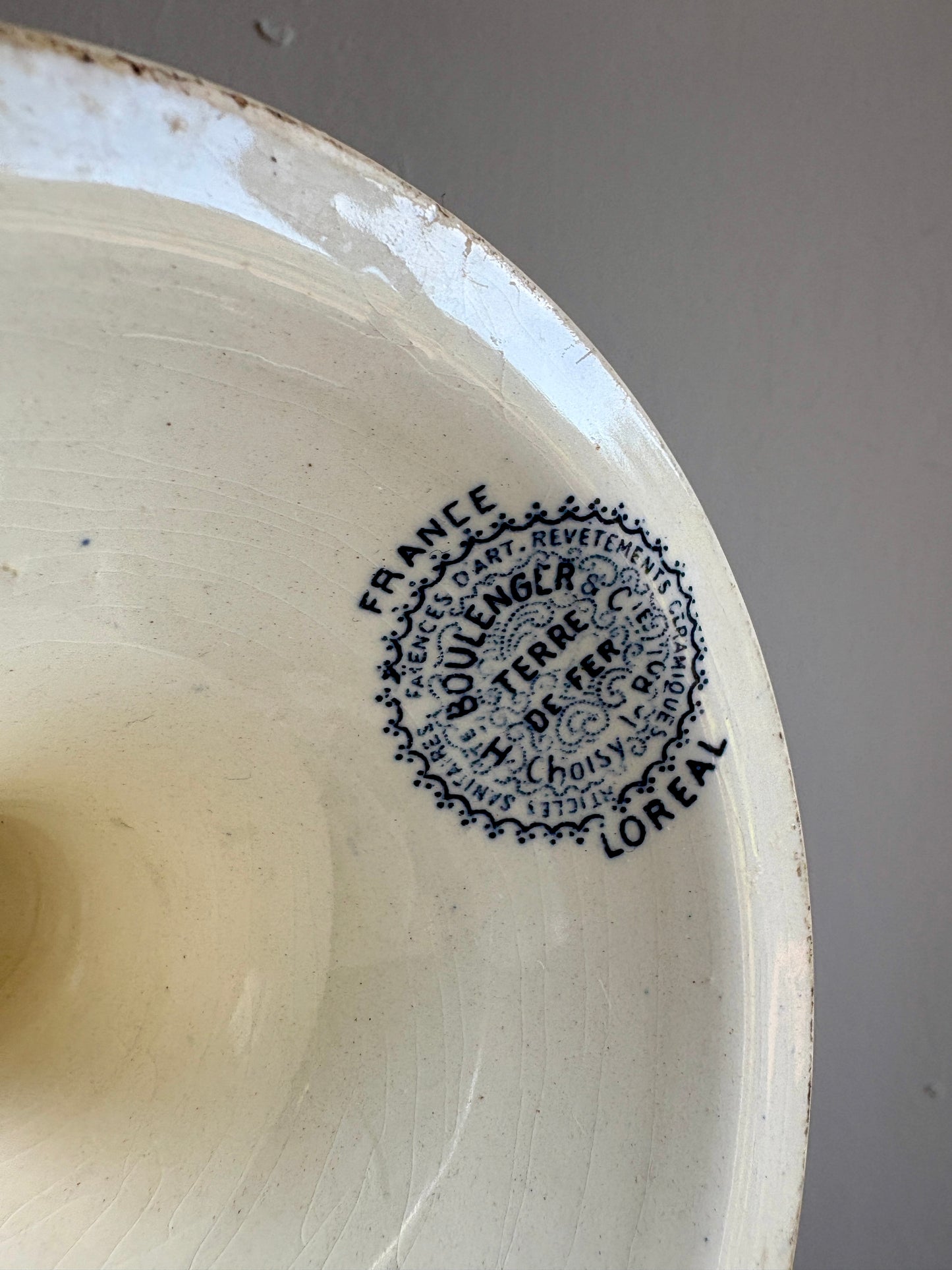 Compotier ancien en terre de fer - Modèle L'Oréal de Boulanger