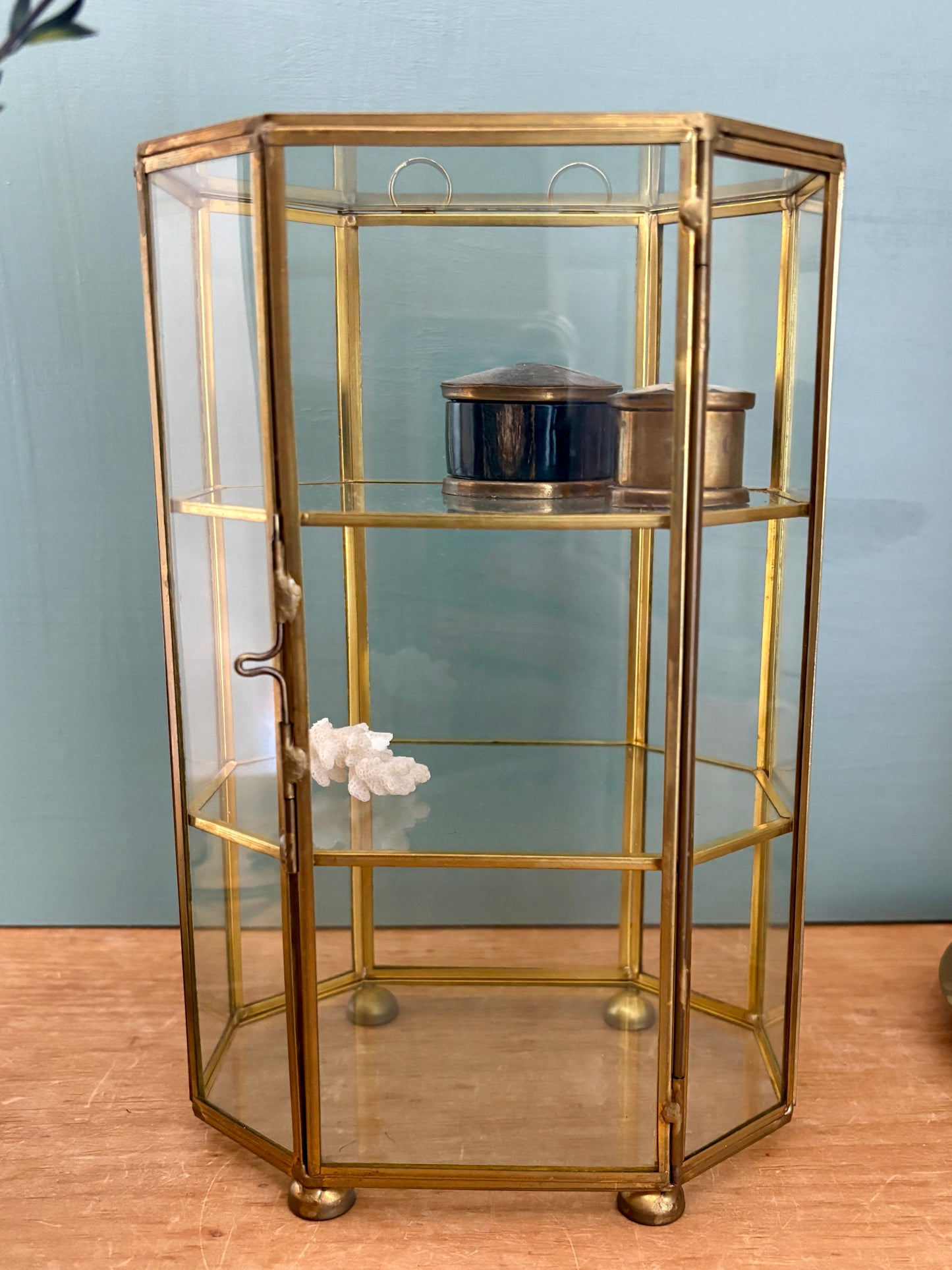 Vitrine vintage en verre et laiton
