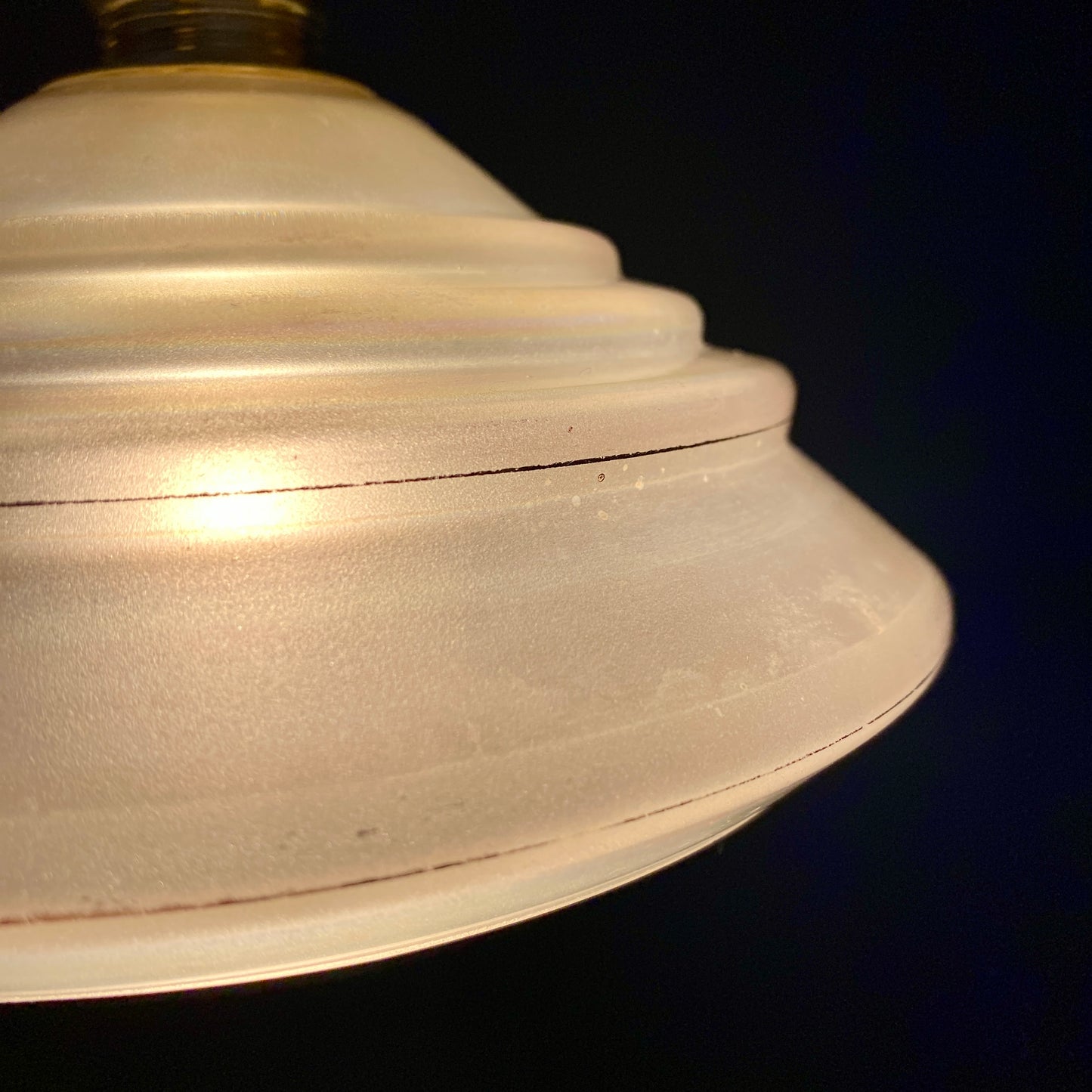 Suspension abat-jour vintage en verre nacré