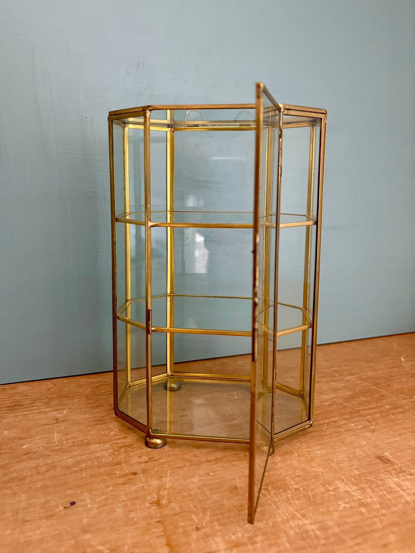 Vitrine vintage en verre et laiton