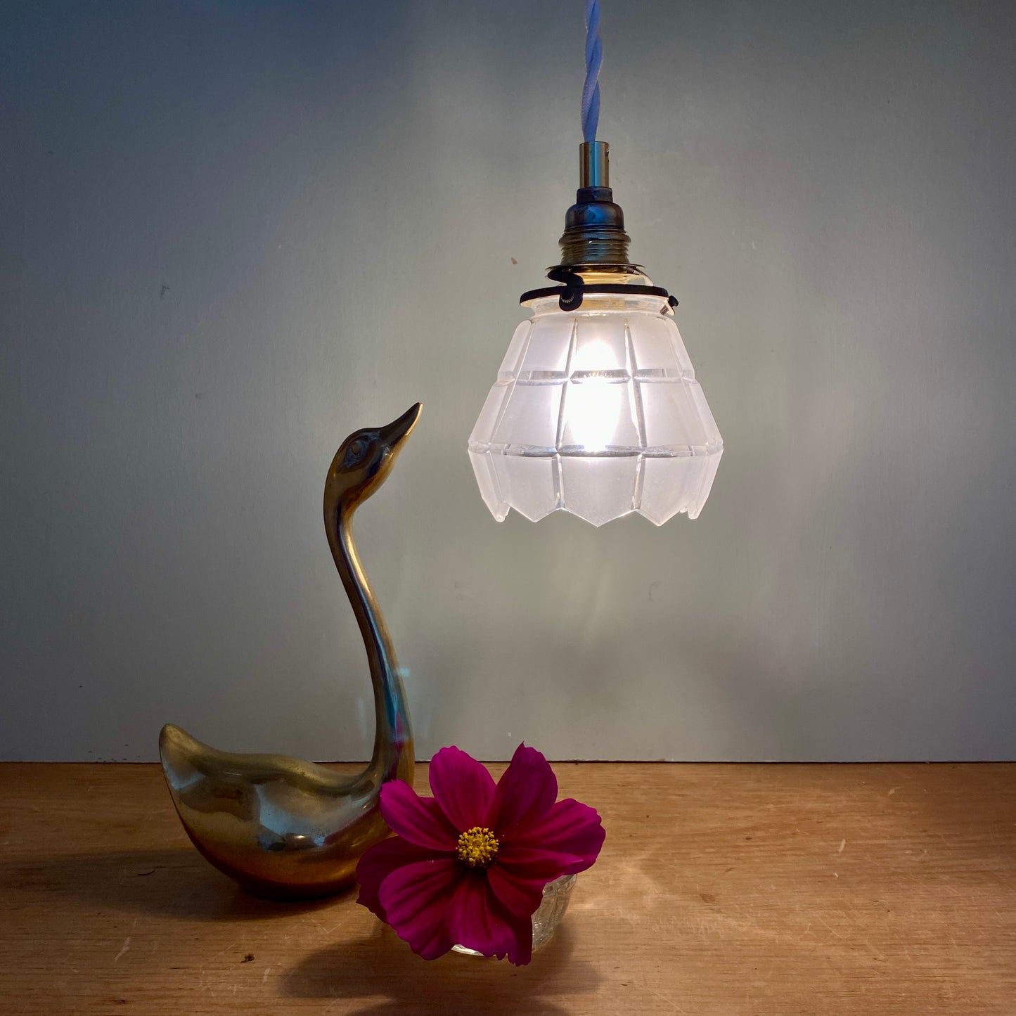 Baladeuse tulipe vintage art déco en verre dépoli