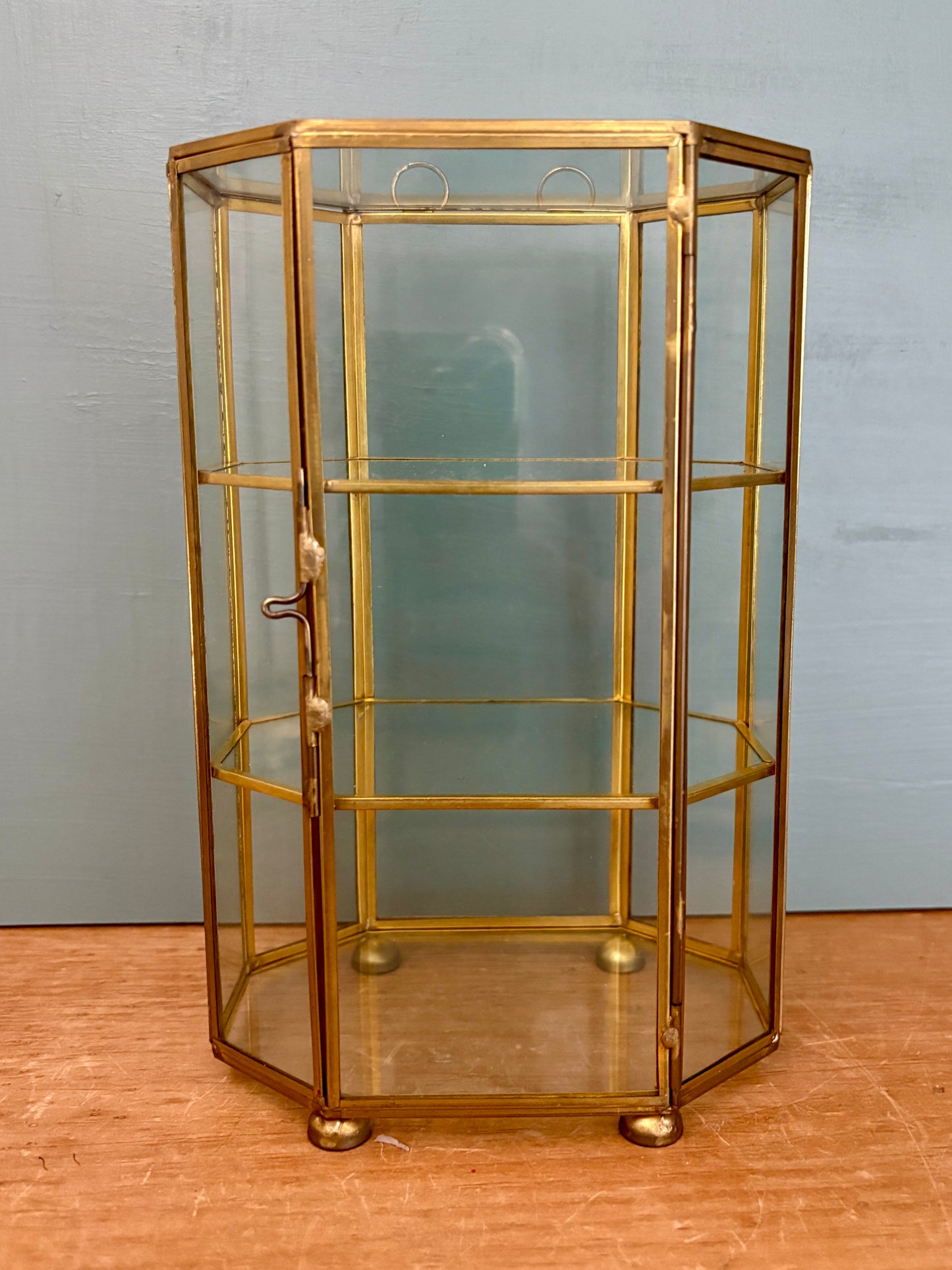 Vitrine vintage en verre et laiton