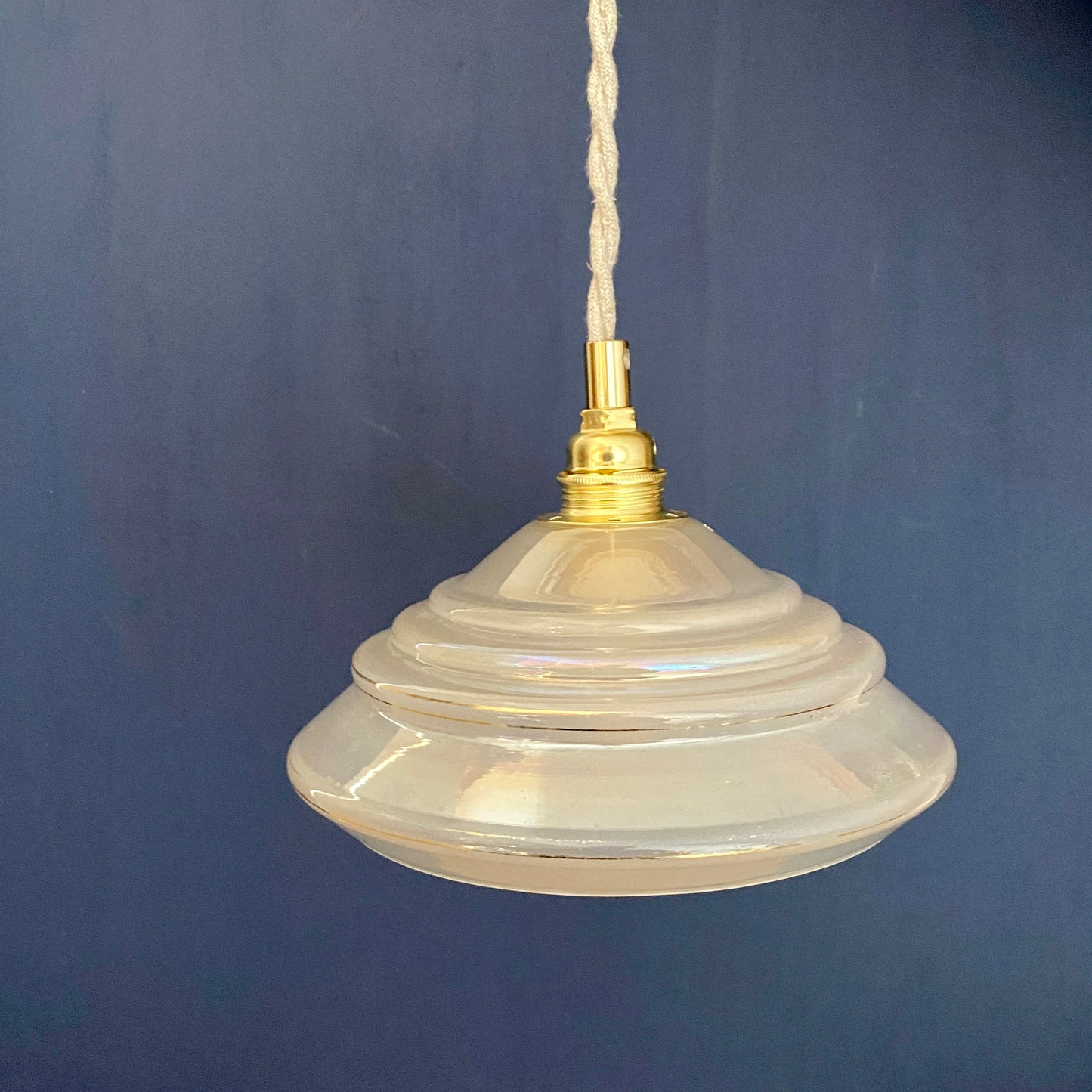 Suspension abat-jour vintage en verre nacré