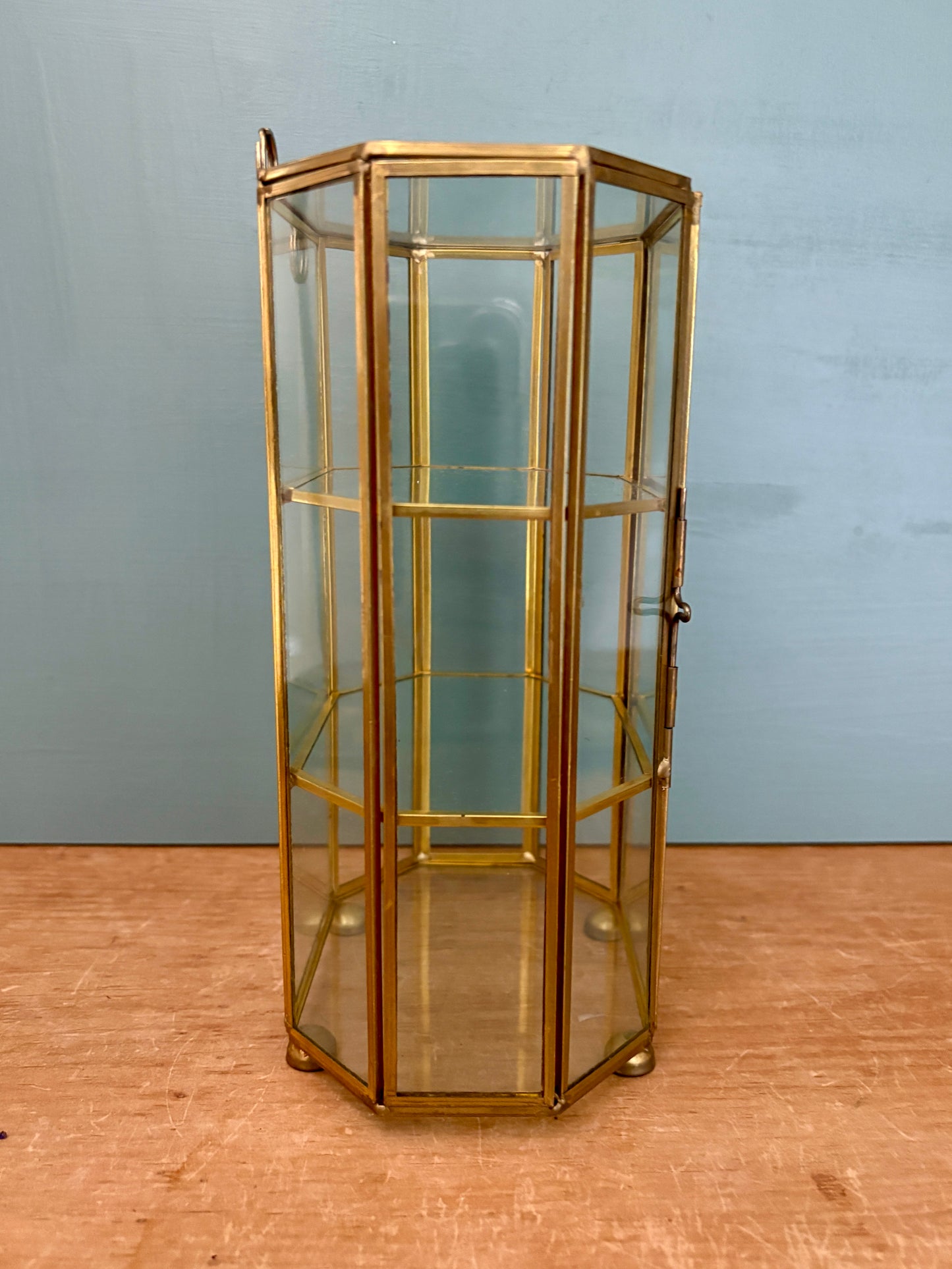 Vitrine vintage en verre et laiton