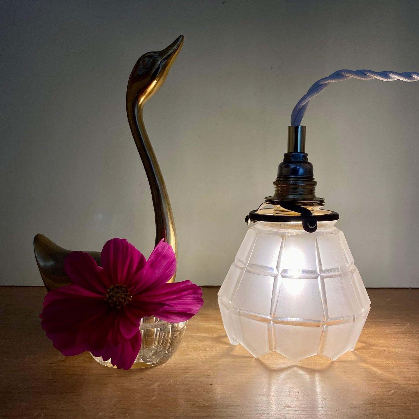 Baladeuse tulipe vintage art déco en verre dépoli