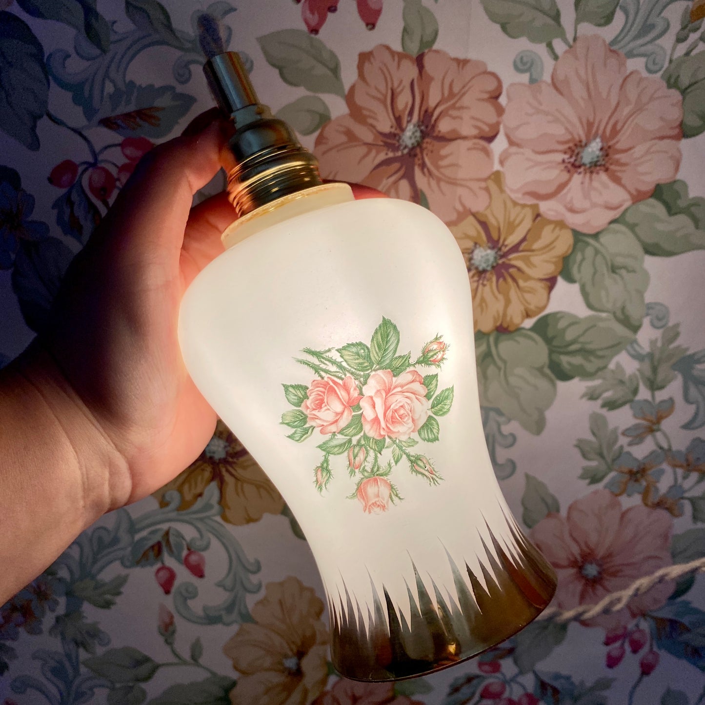 Baladeuse tulipe vintage en opaline blanche avec dessin de roses