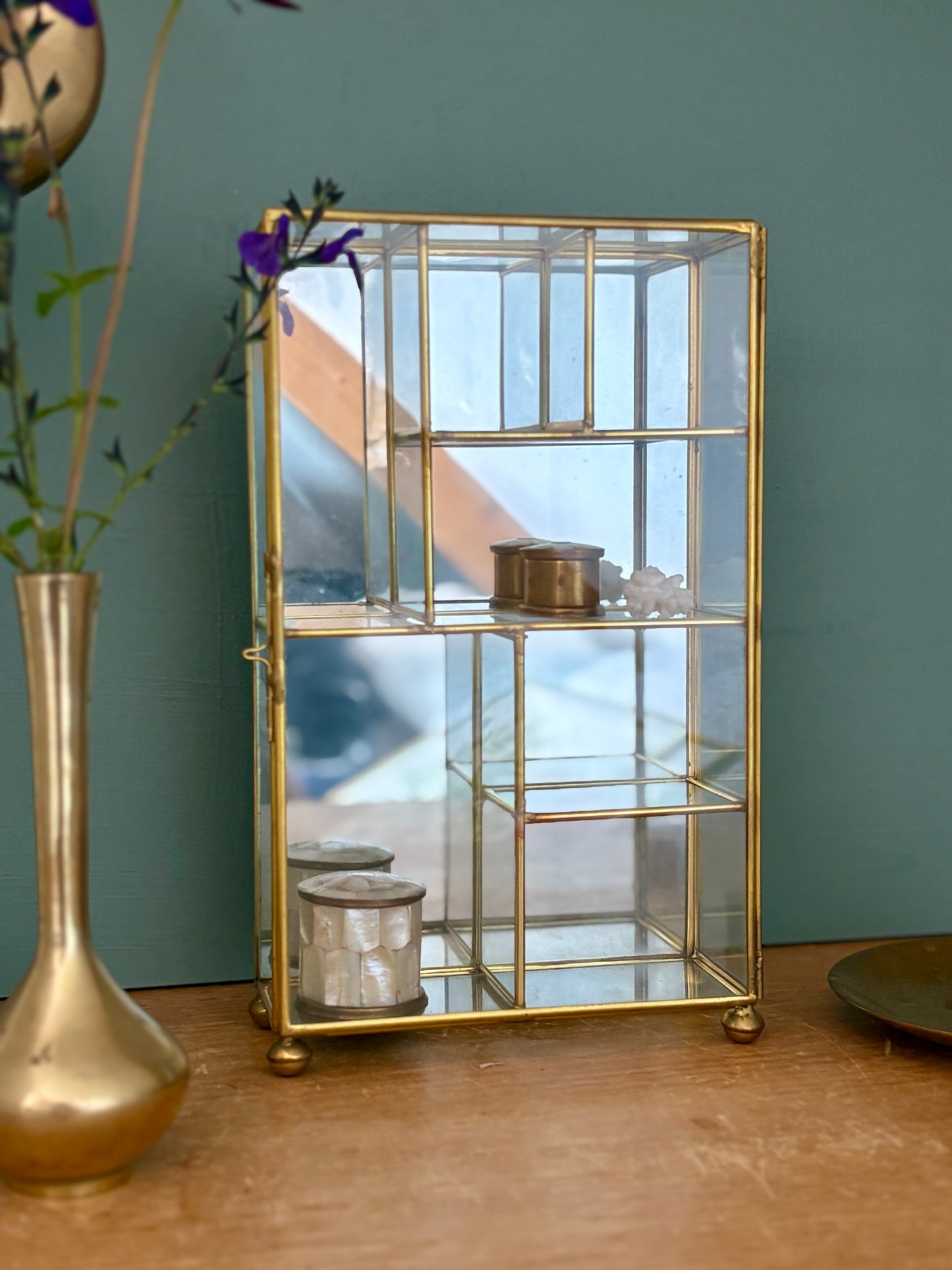 Vitrine vintage en verre et laiton