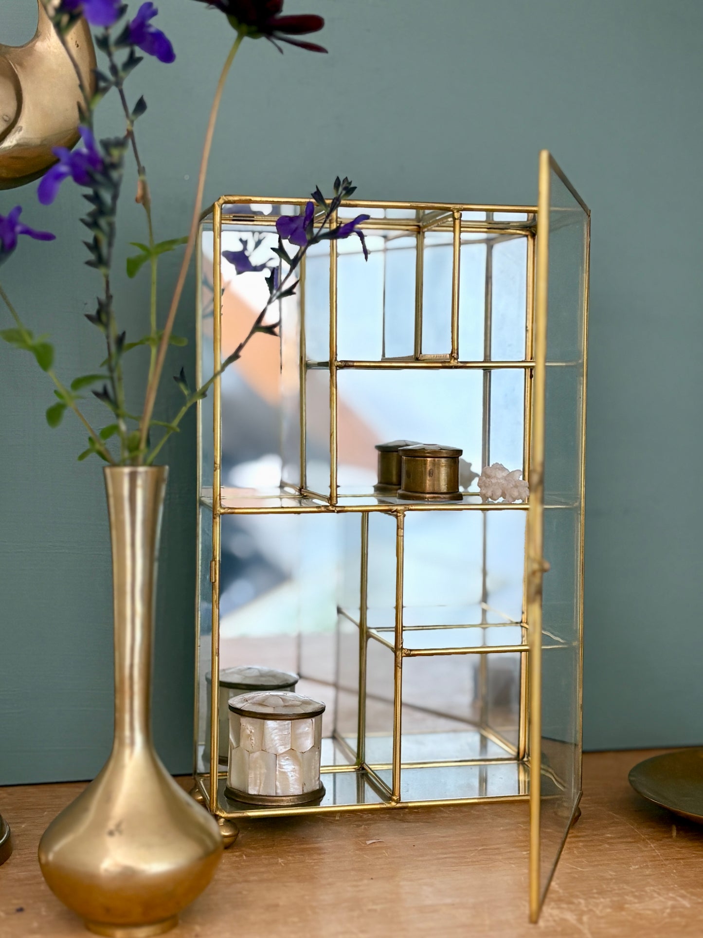Vitrine vintage en verre et laiton