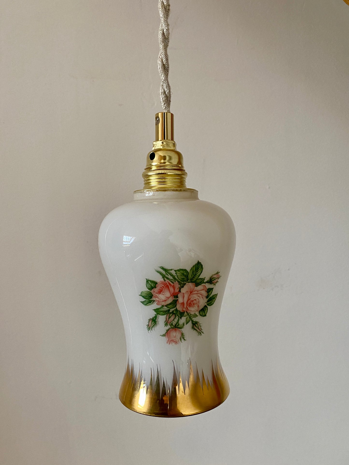 Baladeuse tulipe vintage en opaline blanche avec dessin de roses