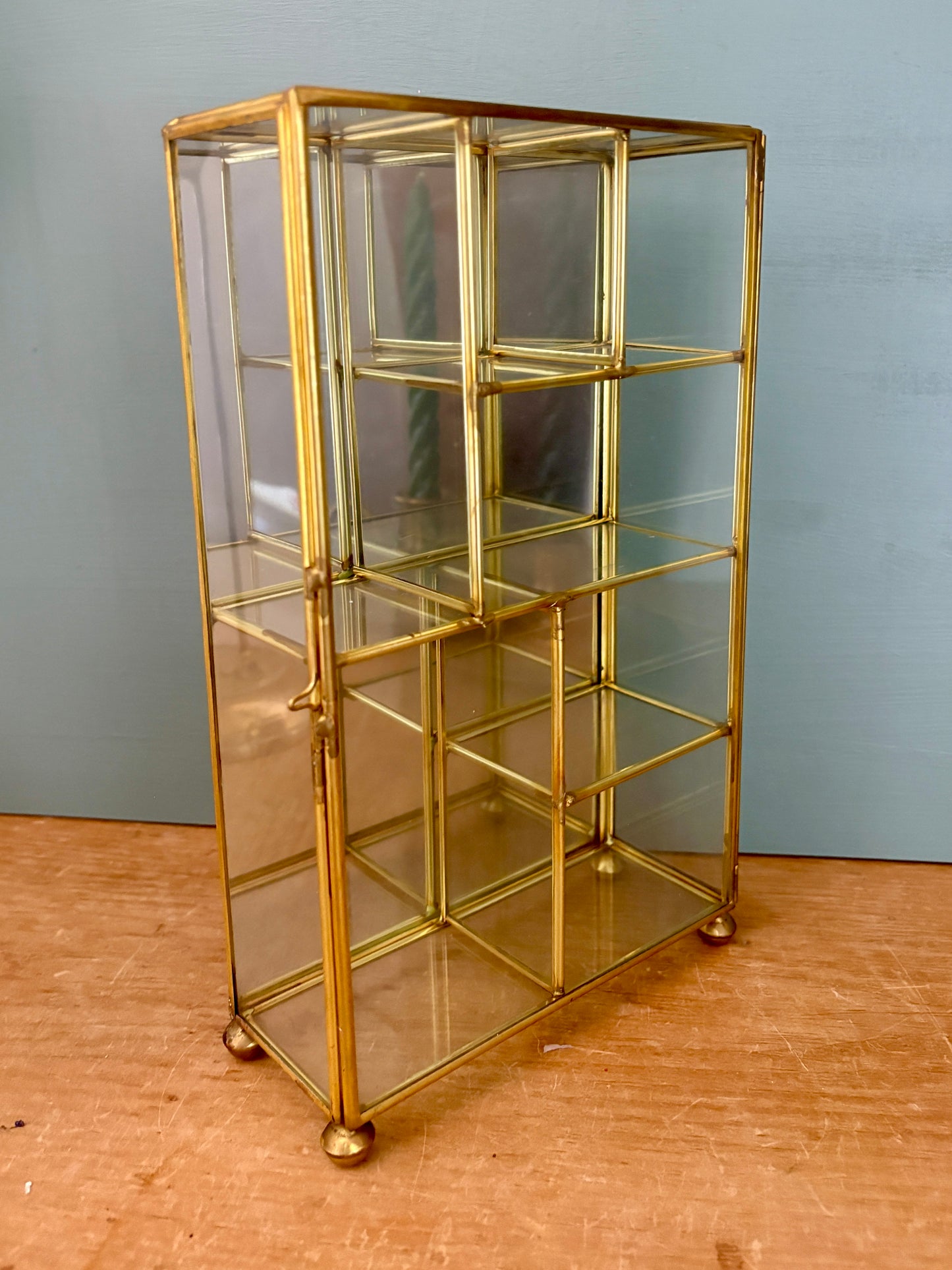 Vitrine vintage en verre et laiton