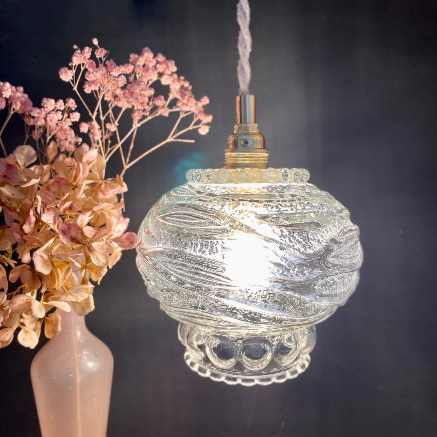 Suspension globe vintage en verre