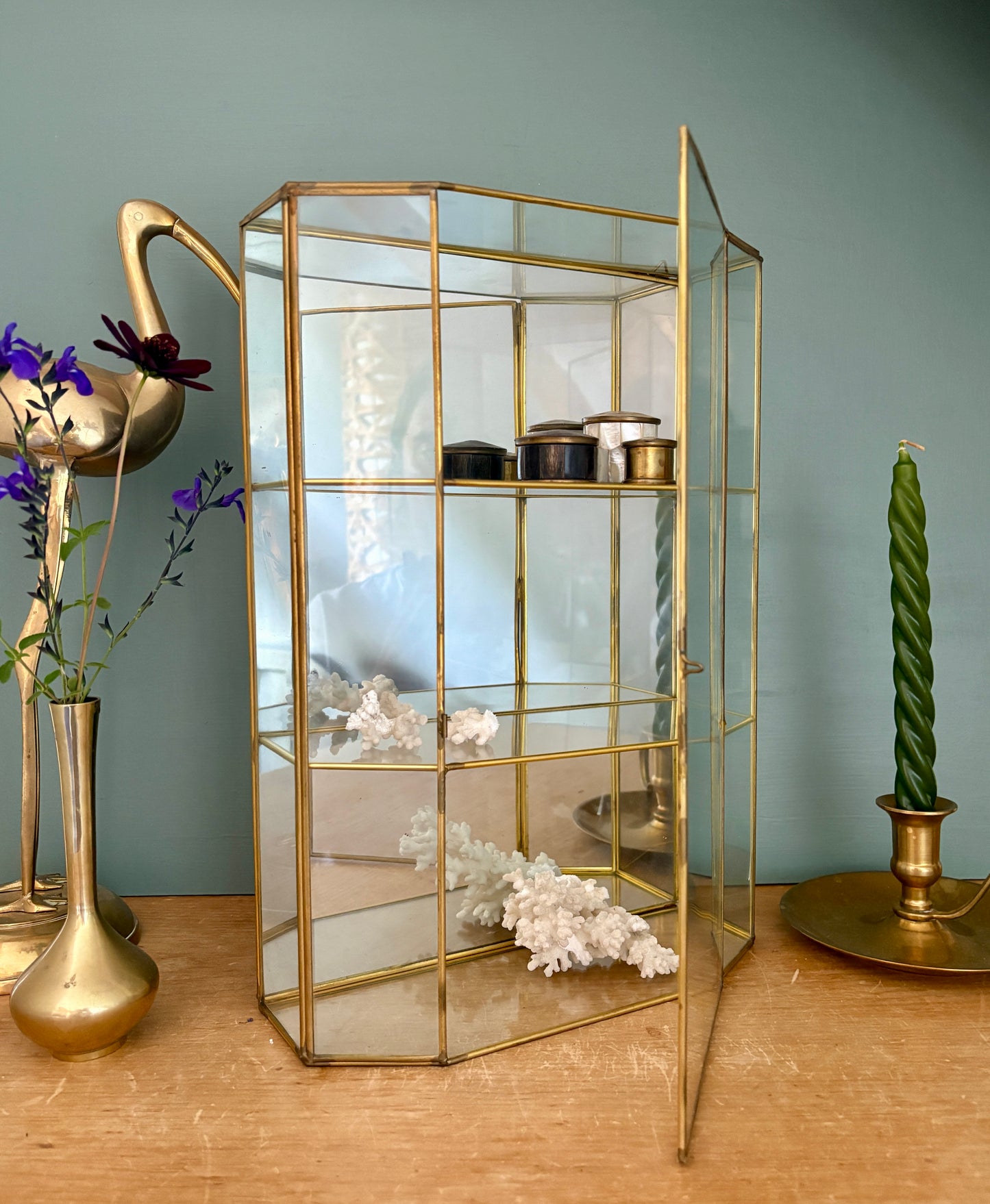 Grande vitrine ancienne en verre et laiton