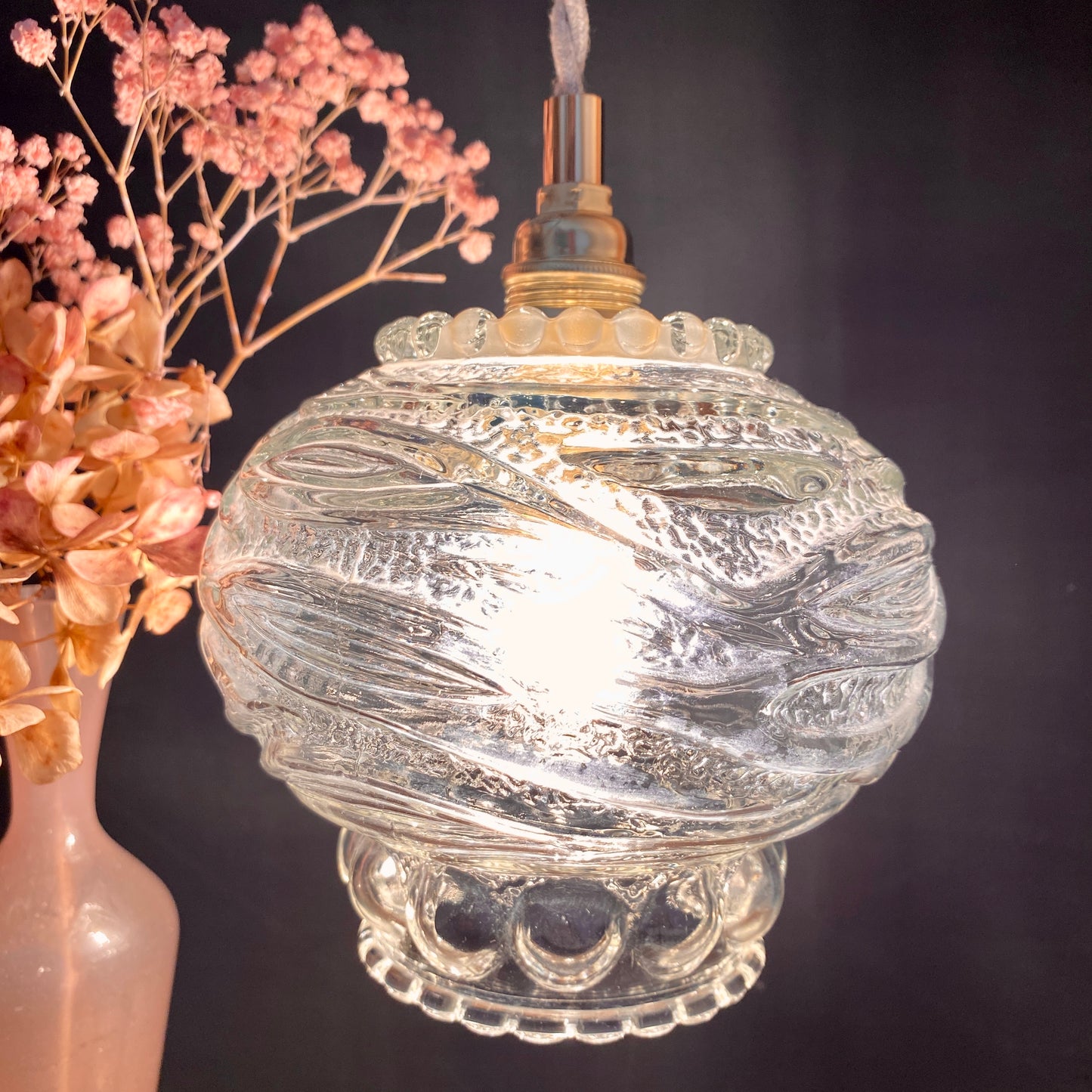 Suspension globe vintage en verre