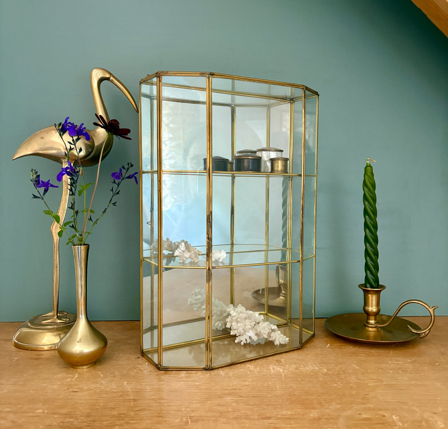 Grande vitrine ancienne en verre et laiton