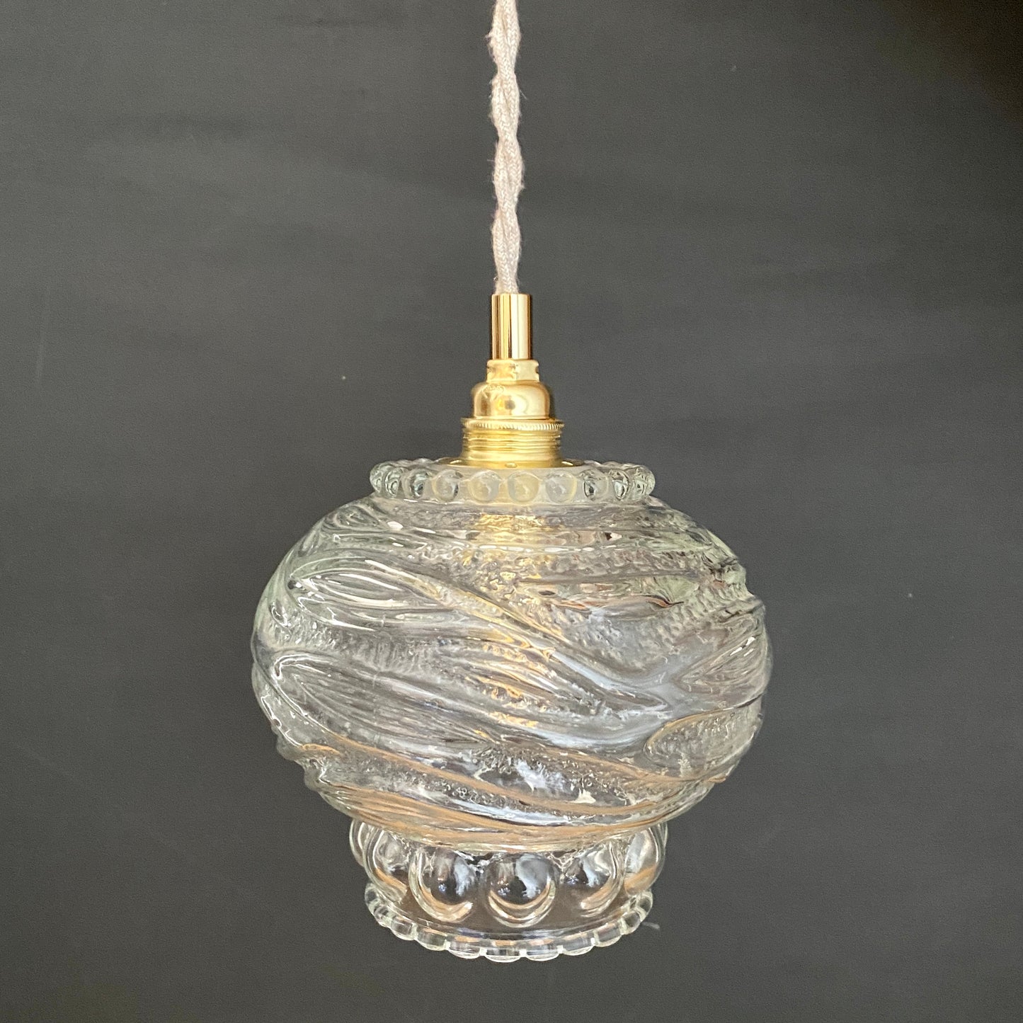 Suspension globe vintage en verre