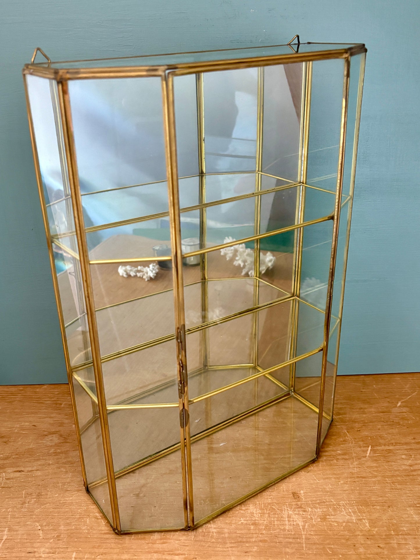 Grande vitrine ancienne en verre et laiton