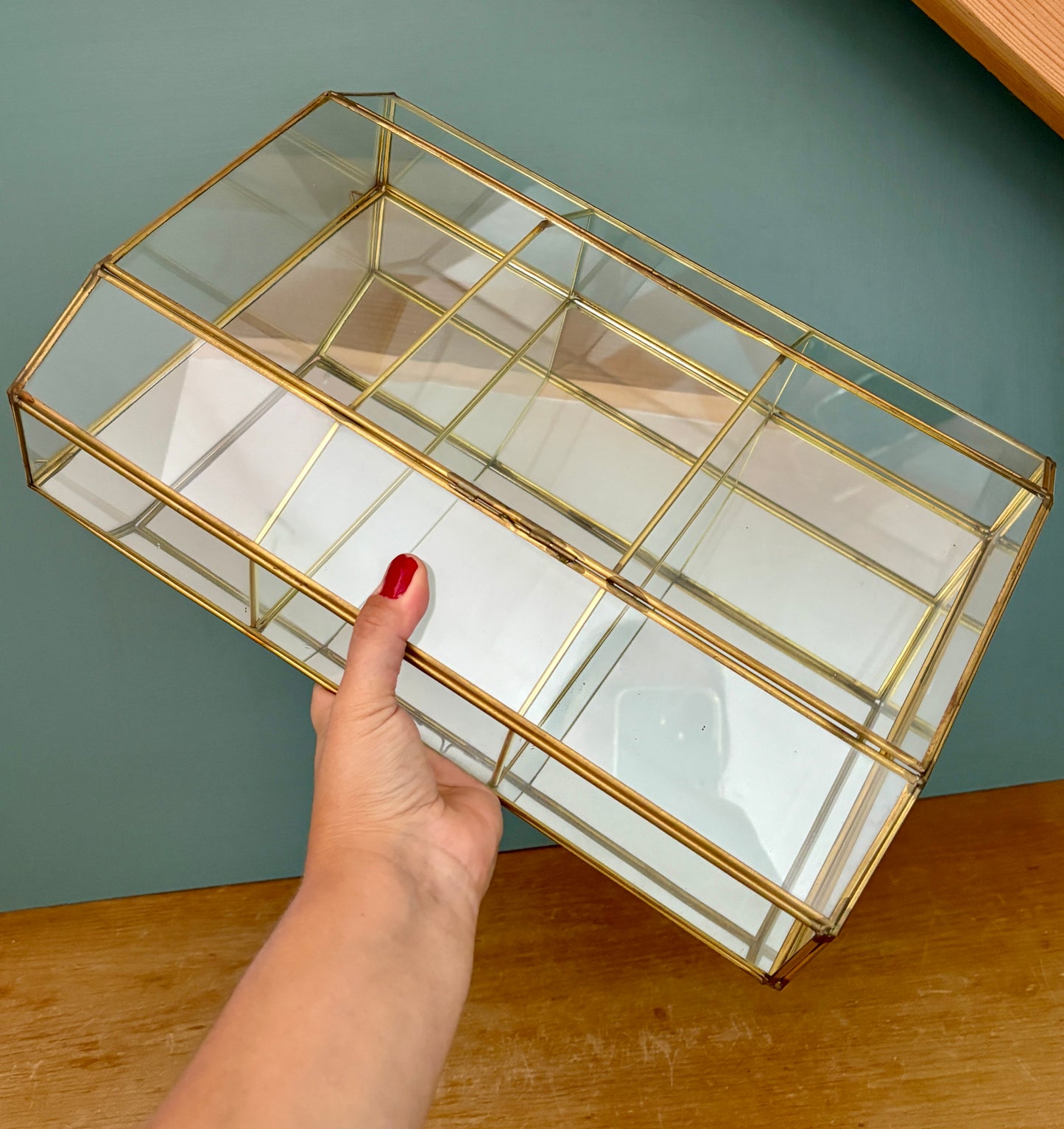 Grande vitrine ancienne en verre et laiton