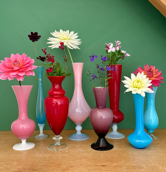 Lot de 8 vases soliflores vintage en verre et opaline