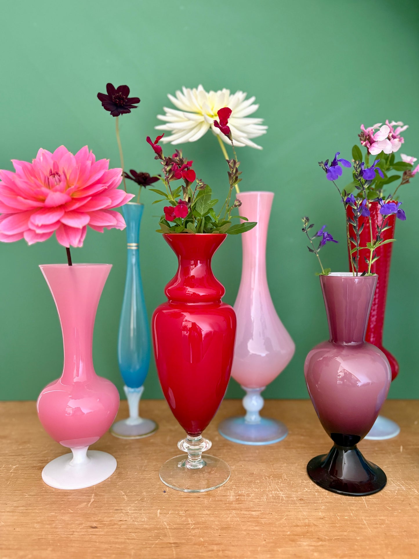 Lot de 8 vases soliflores vintage en verre et opaline
