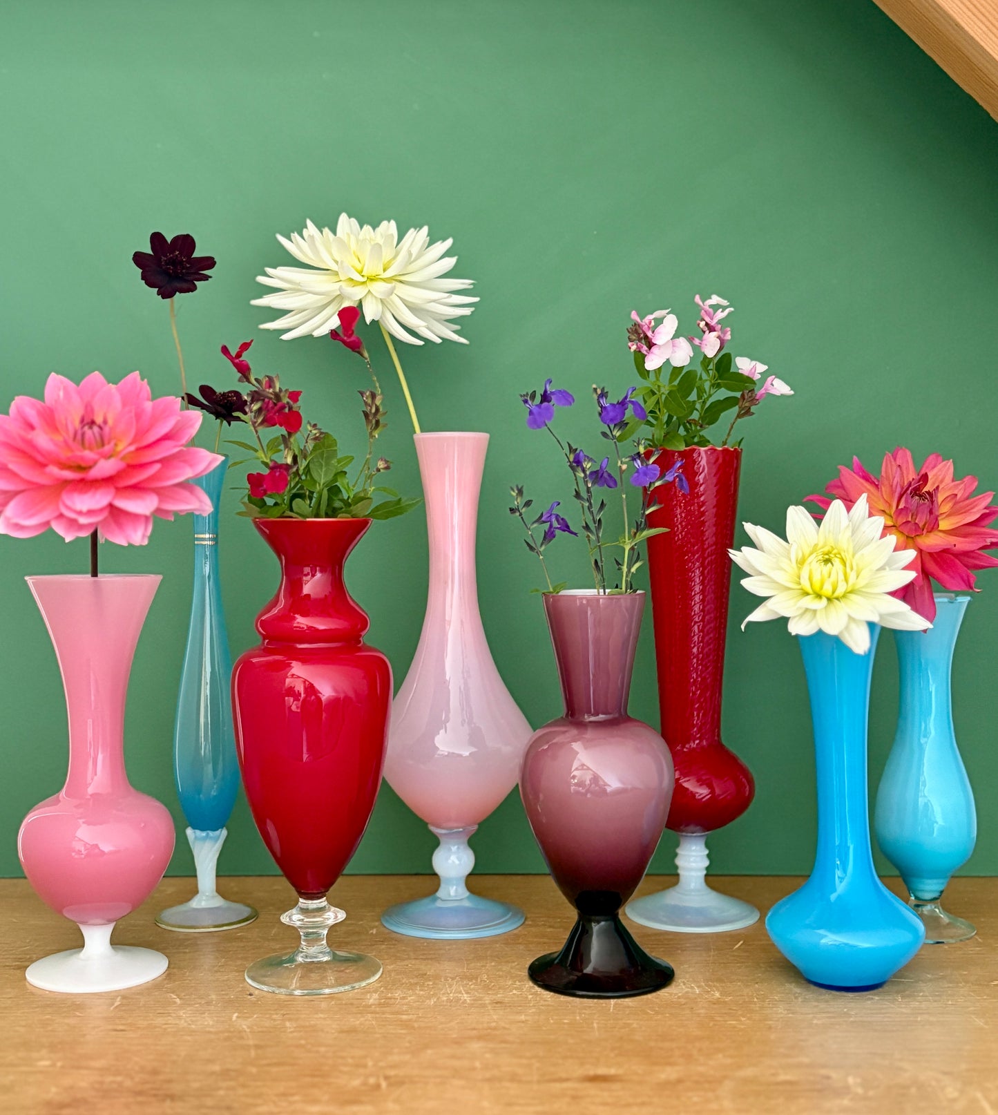 Lot de 8 vases soliflores vintage en verre et opaline