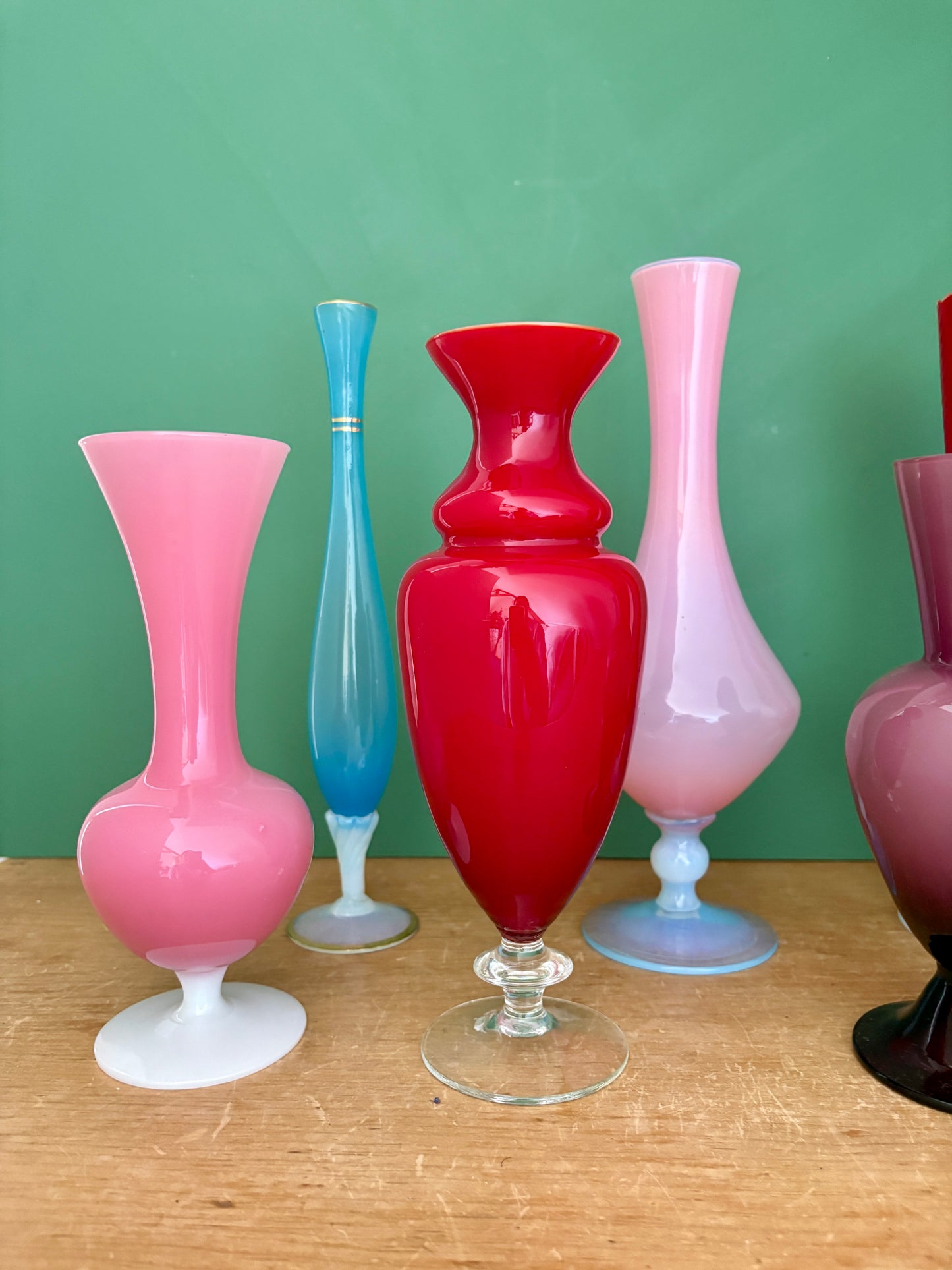 Lot de 8 vases soliflores vintage en verre et opaline